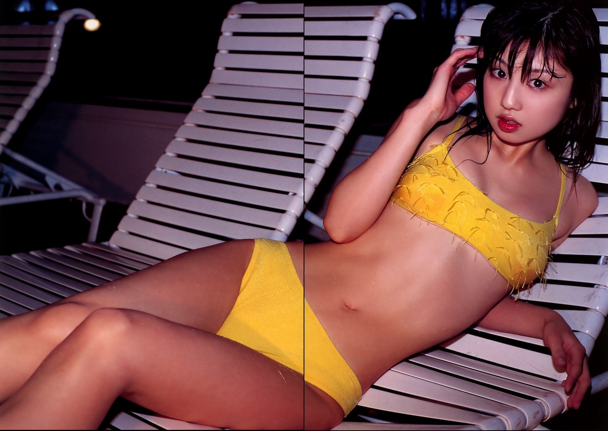 Photobook Yuko Ogura 小倉優子 A Night Alone 0095 6467690226.jpg