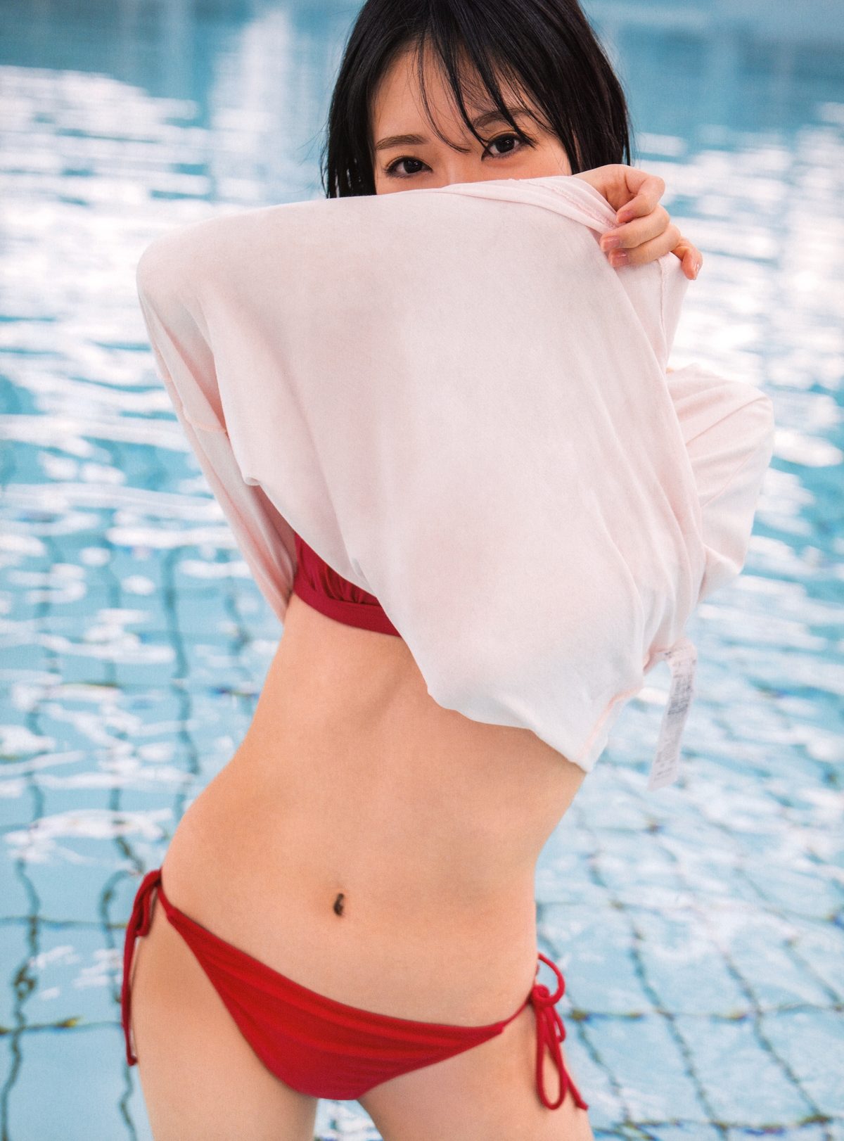 Kanemura Miku 1st Photobook v2 A 0034 5118029978.jpg