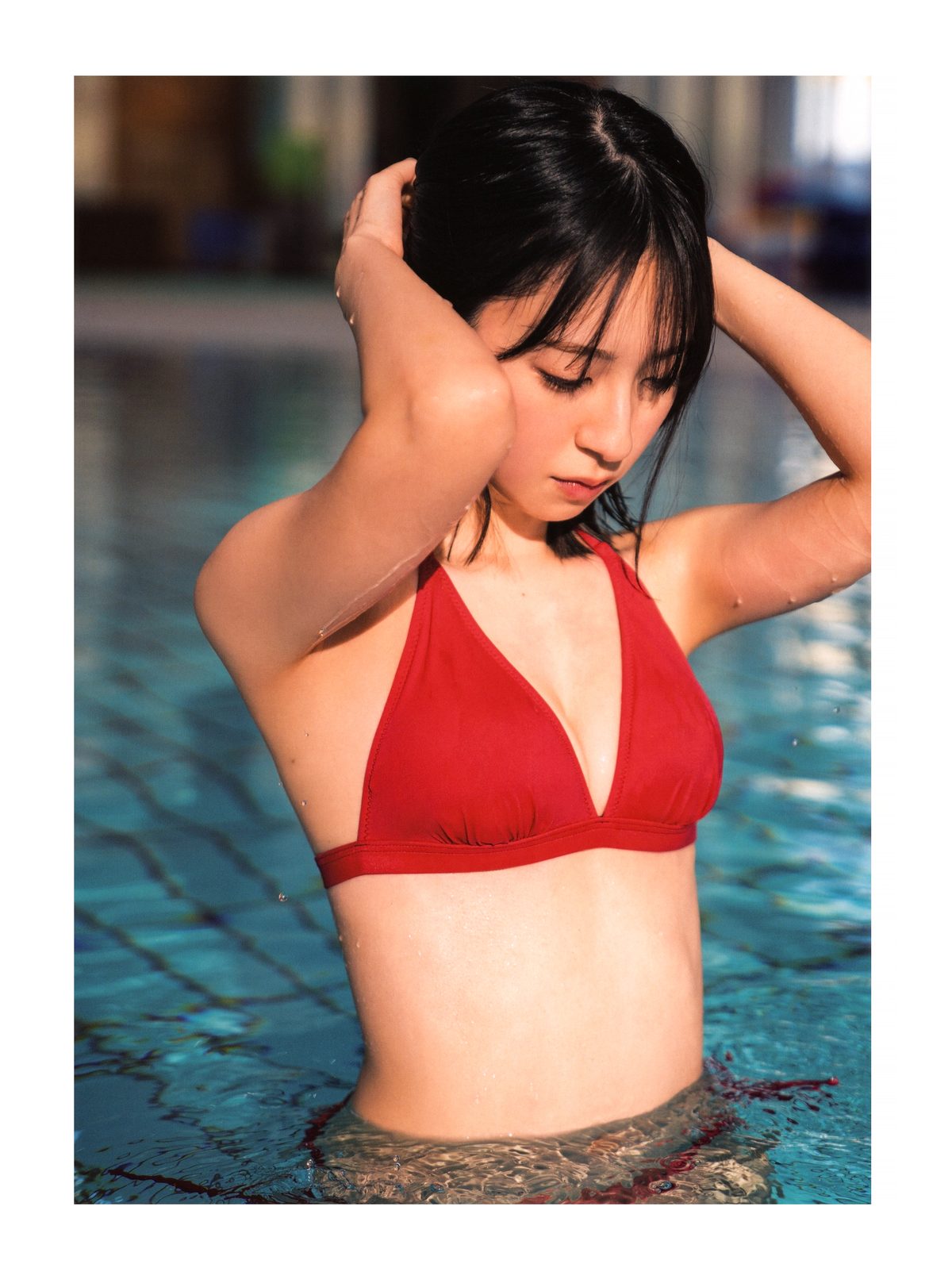 Kanemura Miku 1st Photobook v2 A 0035 2367386890.jpg