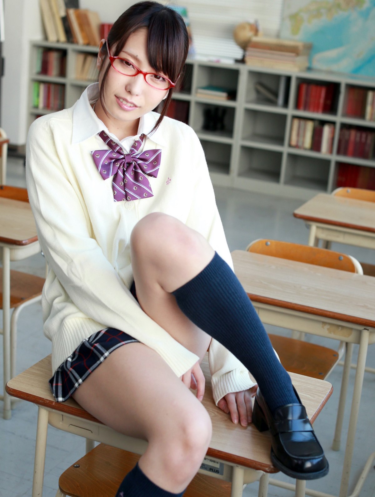 Photobook 2013 10 18 Chika Arimura 有村千佳 Ikenaikoto In The Classroom 0008 6920553024.jpg