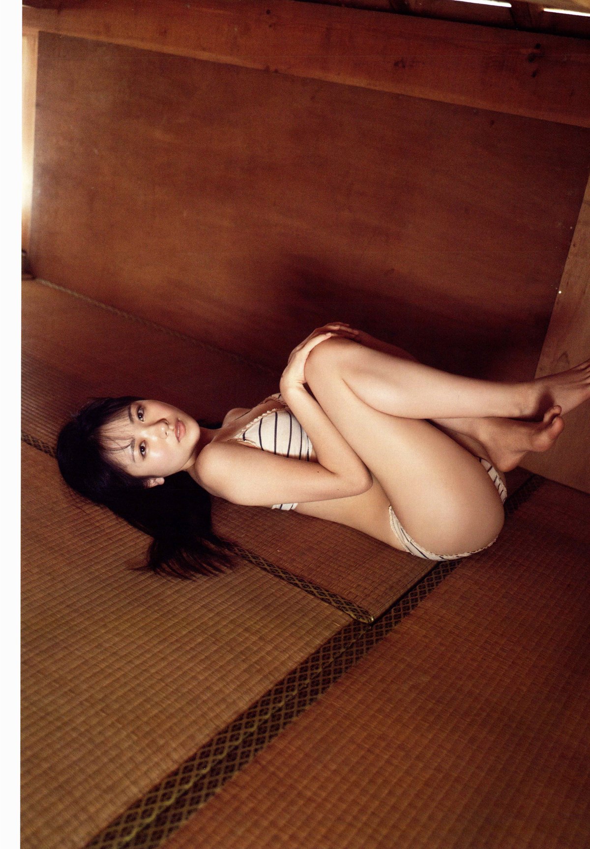 Photobook 2020 12 02 Chiho Ishida 石田千穂 1st Photobook Lemon Season B 0040 4446114791.jpg