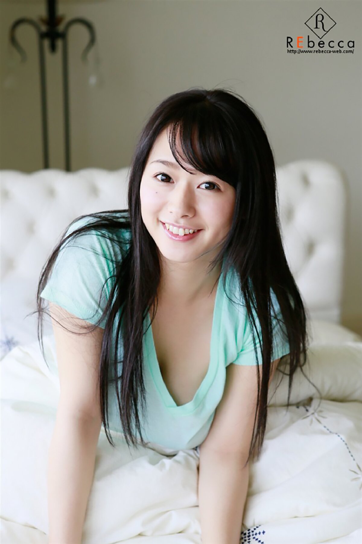 Photobook Shiraishi Marina 白石茉莉奈 Mamadol Is A G Cup 0004 0862979837.jpg