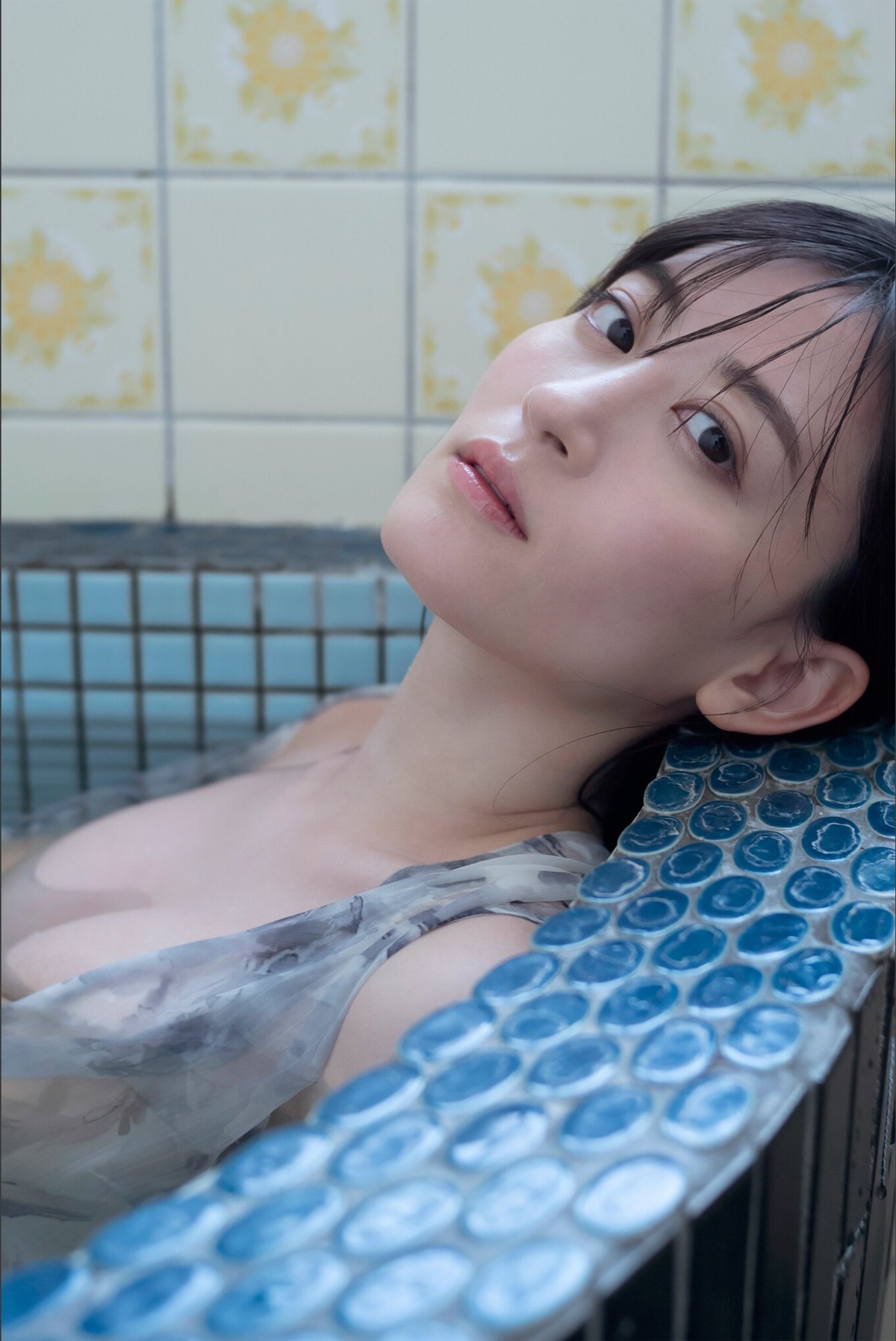 Weekly Gendai Photobook 2023 07 28 Kei Jonishi 上西恵 Landed Mermaid 0082 9194995528.jpg