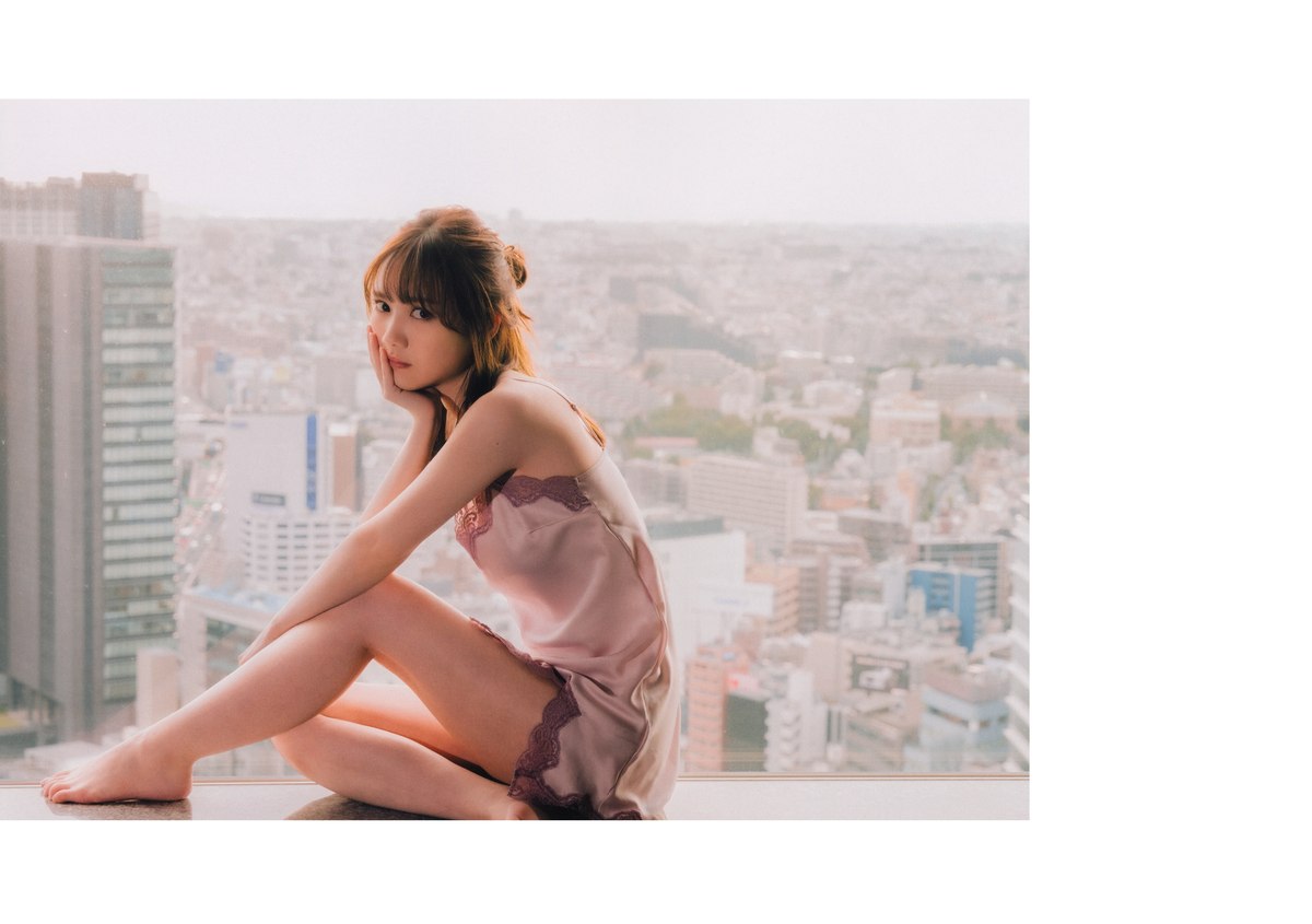 Photobook 2023 08 01 Mayu Tamura 田村真佑 1st Photobook The Moment I Fell In Love B 0020 0195955414.jpg