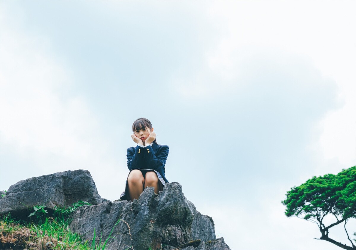 Photobook Hina Kikuchi 菊地姫奈 Photobook Moment B 0065 4378710073.jpg