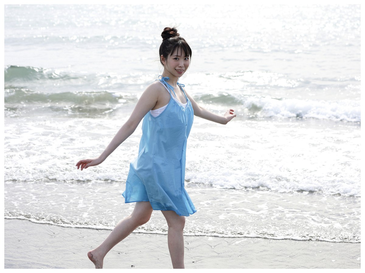 Photobook Kozue Minami 美波こづえ Sound Of Waves 0006 5469295379.jpg