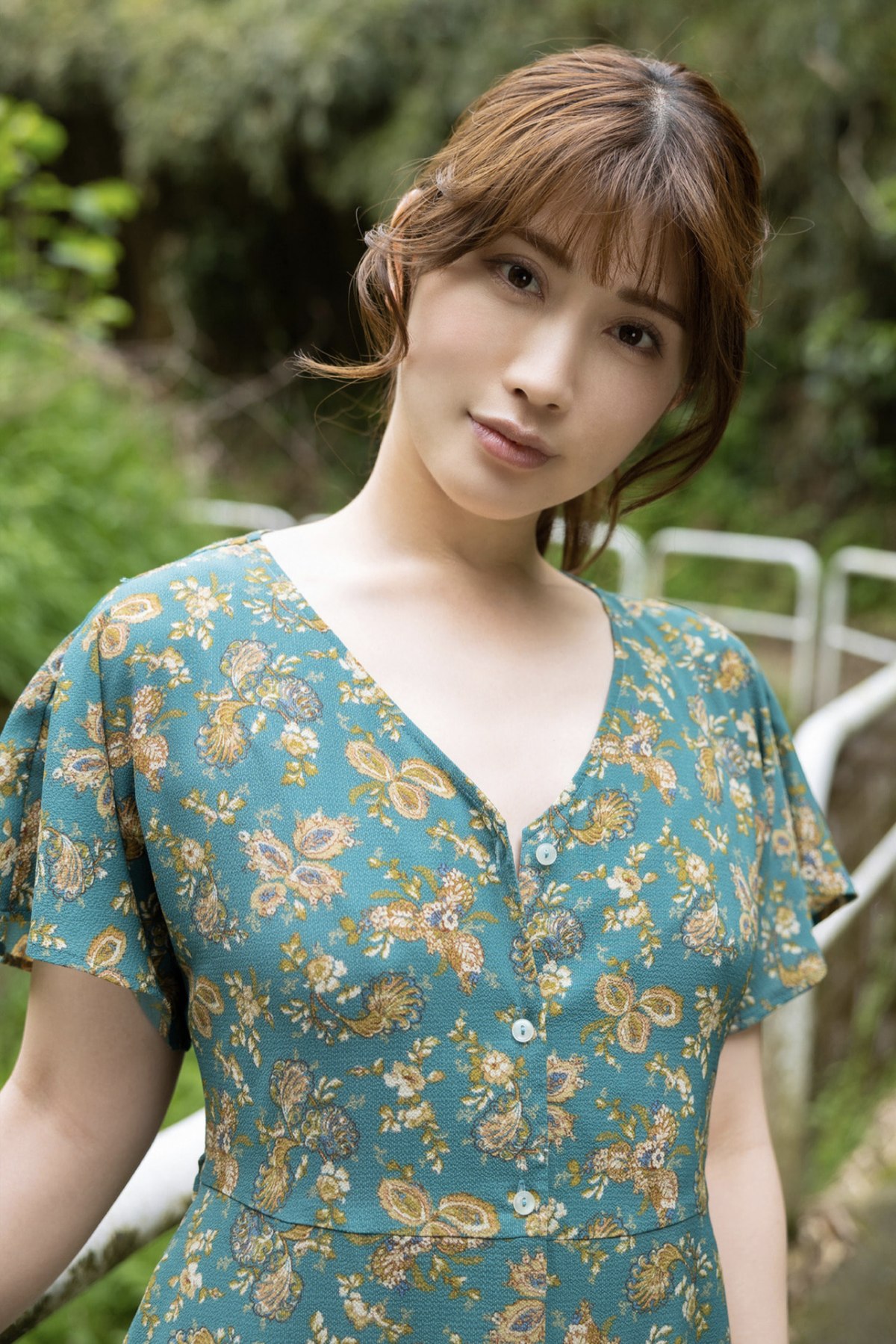 Photobook Ikumi Kohinata 小日向郁美 Official Gravure Photo Collection Beautiful People 0031 9604283464.jpg