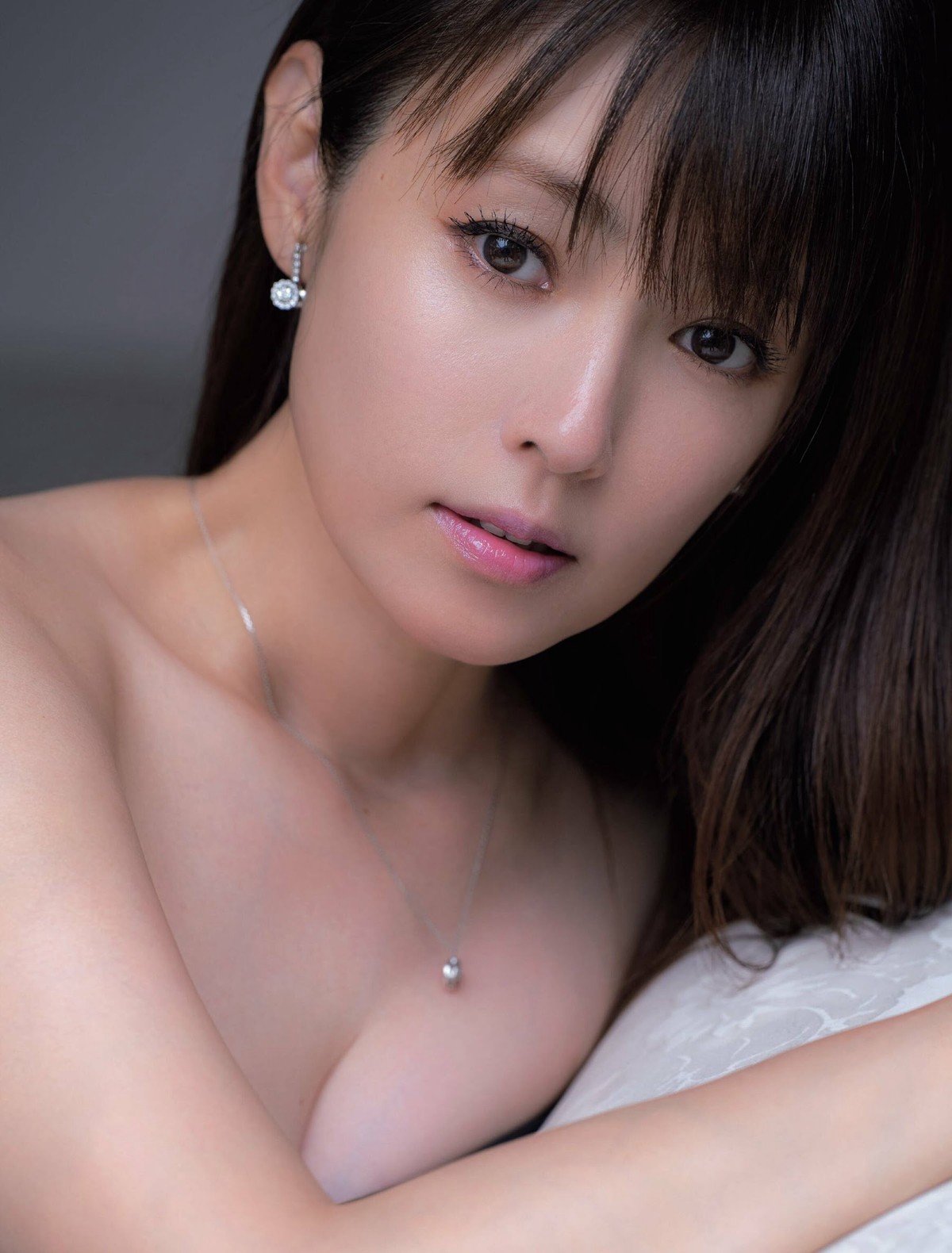 FRIDAY 2023 08 18 25 Fukada Kyoko 深田恭子 x Arata Yui 新唯 x Ishihama Mei 石浜芽衣 x Shimizu Airi 清水あいり 0009 0641186324.jpg