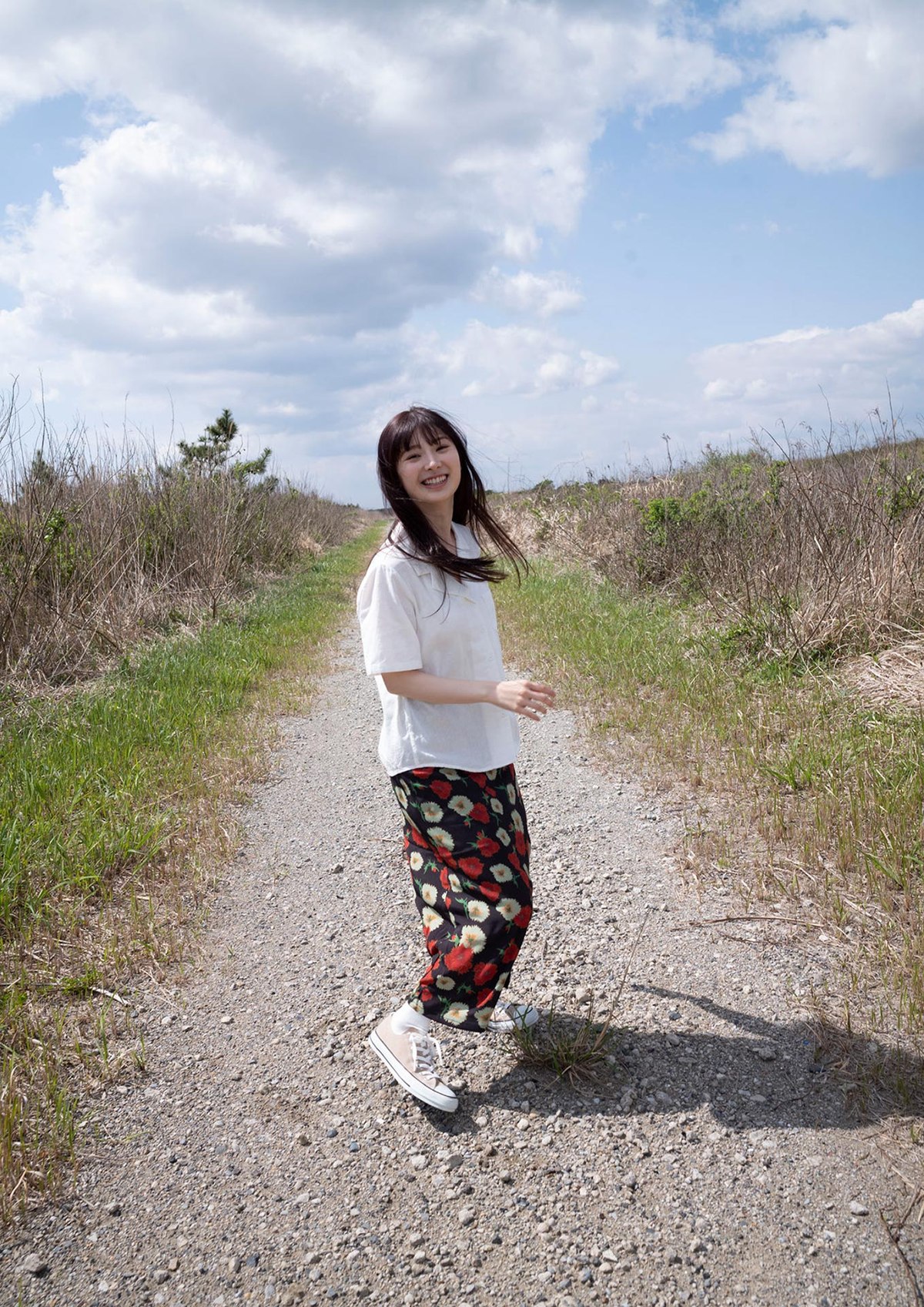 B L T Photobook 2023 08 29 Tomu Muto 武藤十夢 Kaze No Shirabe 0034 1663327848.jpg