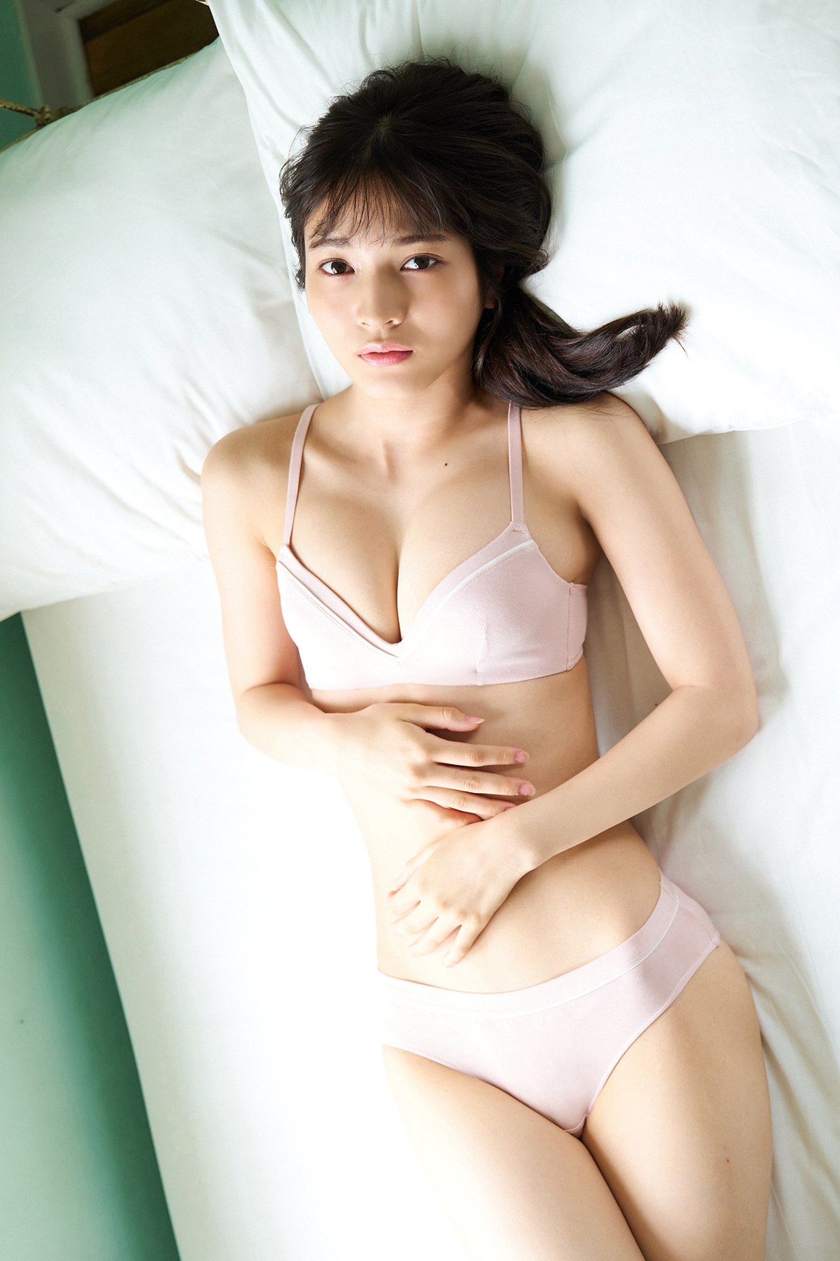 Platinum FLASH Photobook 2021 11 19 Nanako Kurosaki 黒嵜菜々子 18 Years Old 0041 8926103792.jpg