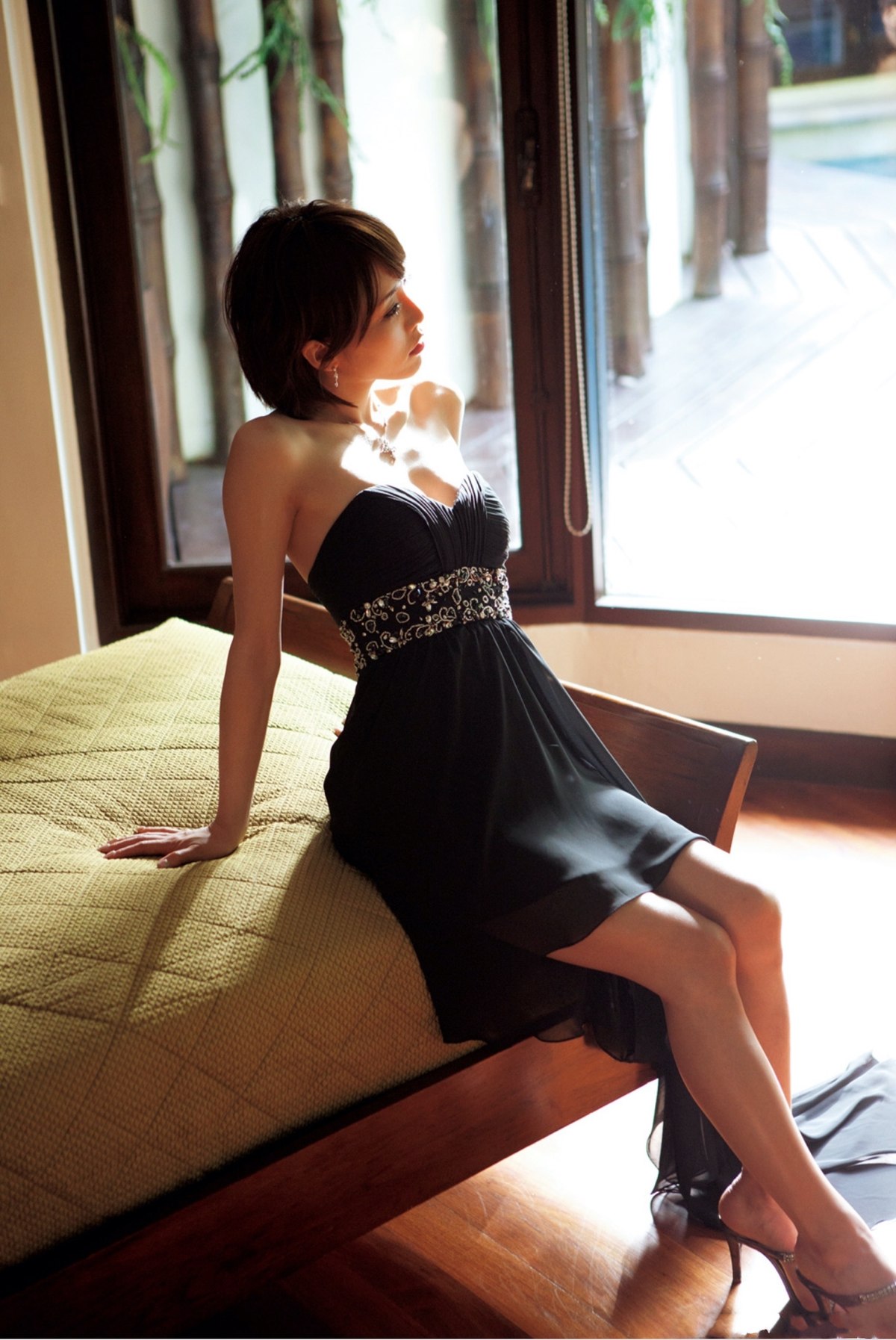 BOMB Photobook 2012 08 30 Yumiko Shaku 釈由美子 I Am 0059 3234909484.jpg