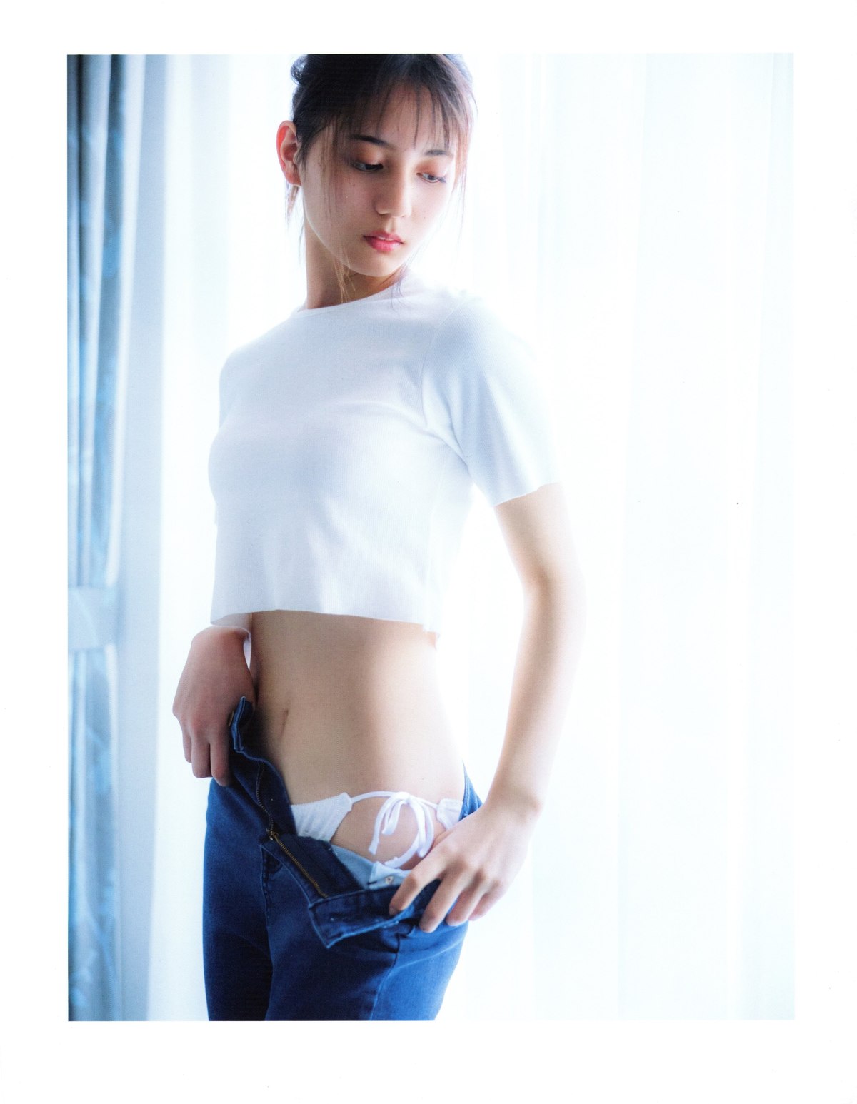 Photobook 2021 06 29 Nao Kosaka 小坂菜緒 1st Photobook Who Are You A 0032 3438309373.jpg