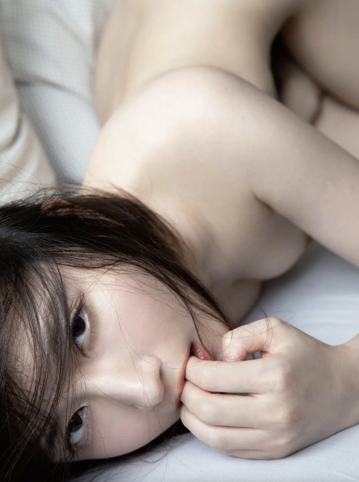 Photobook Kaede Shimizu 清水楓 Emerge As 0012 9355327782.jpg