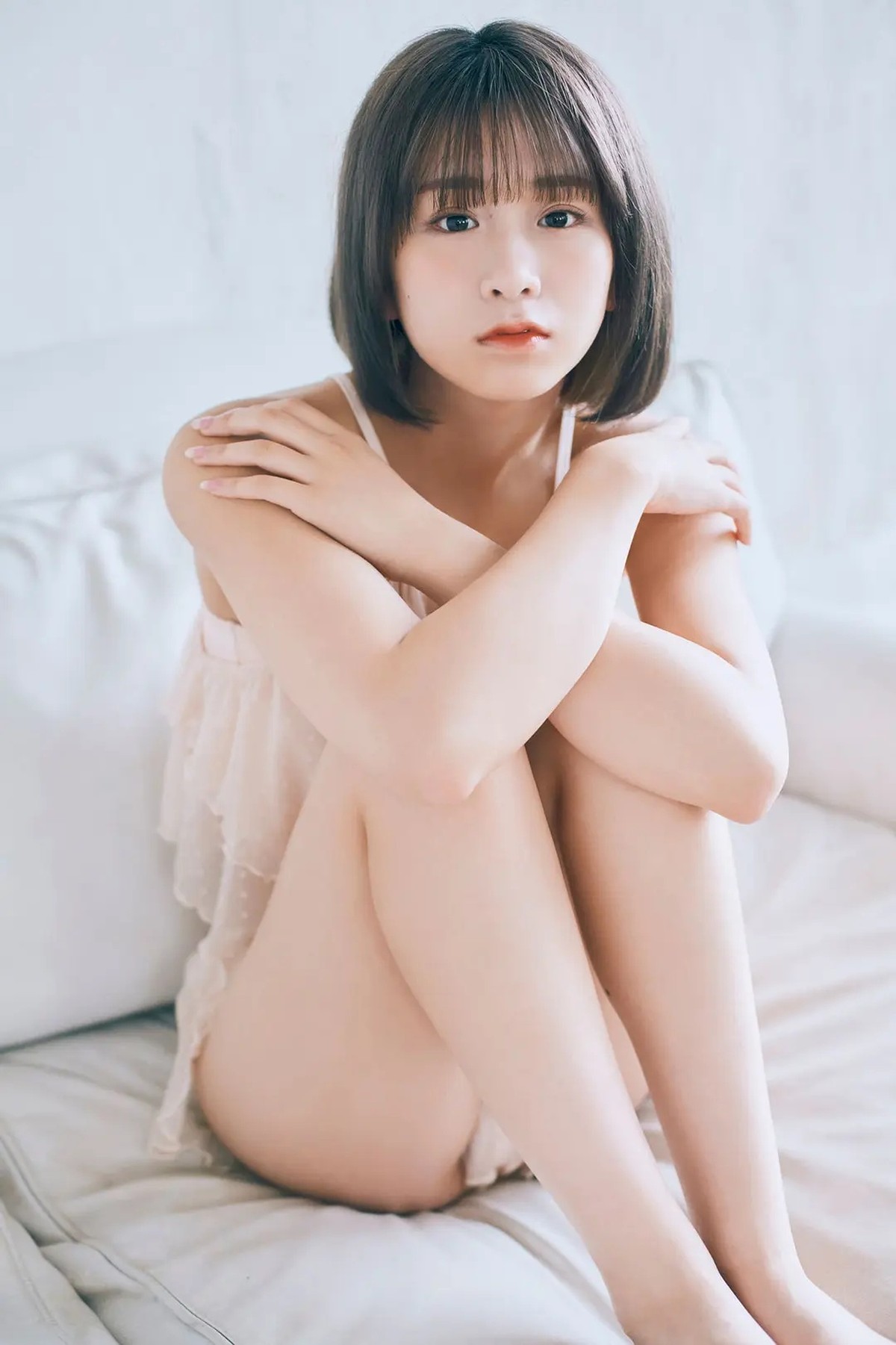 Digital Photobook 2022 11 22 Miyu Kaneko 金子みゆ White Graph 0012 6598181589.jpg