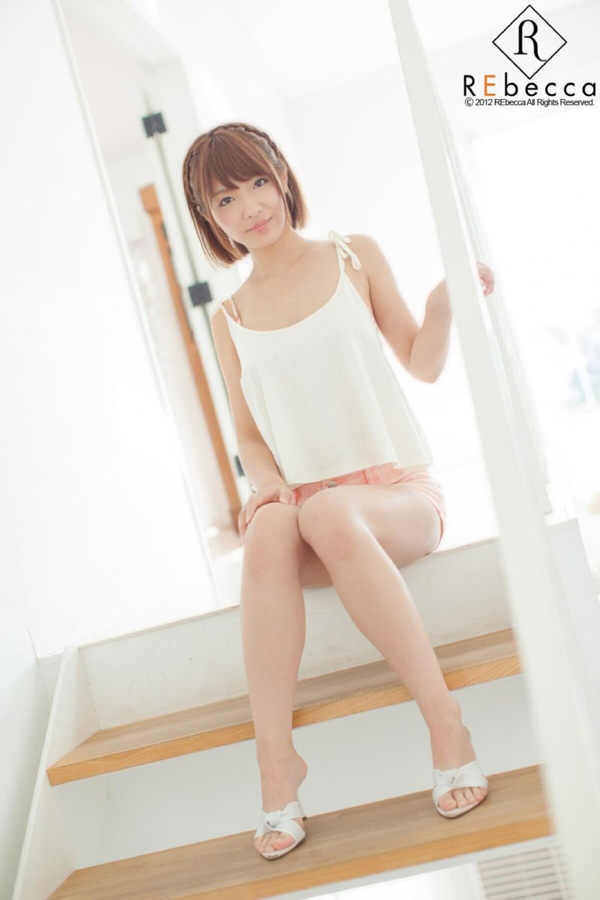 Photobook Tsubasa Aizawa 逢沢つばさ Flapping While Shining 0057 5227182776.jpg