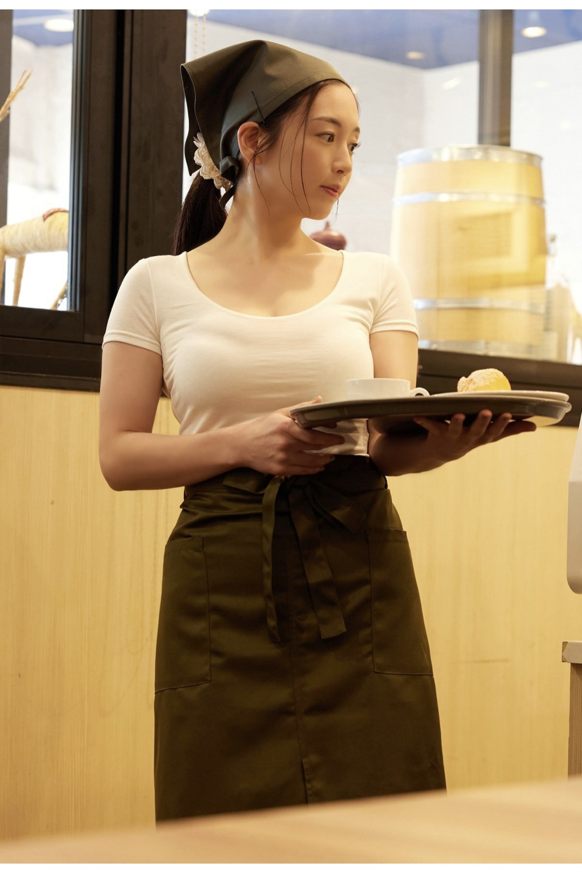 Kaikin Gravure 2022 12 01 Miyako Sono 園都 Cafe Clerks Secret 0001 5632362536.jpg