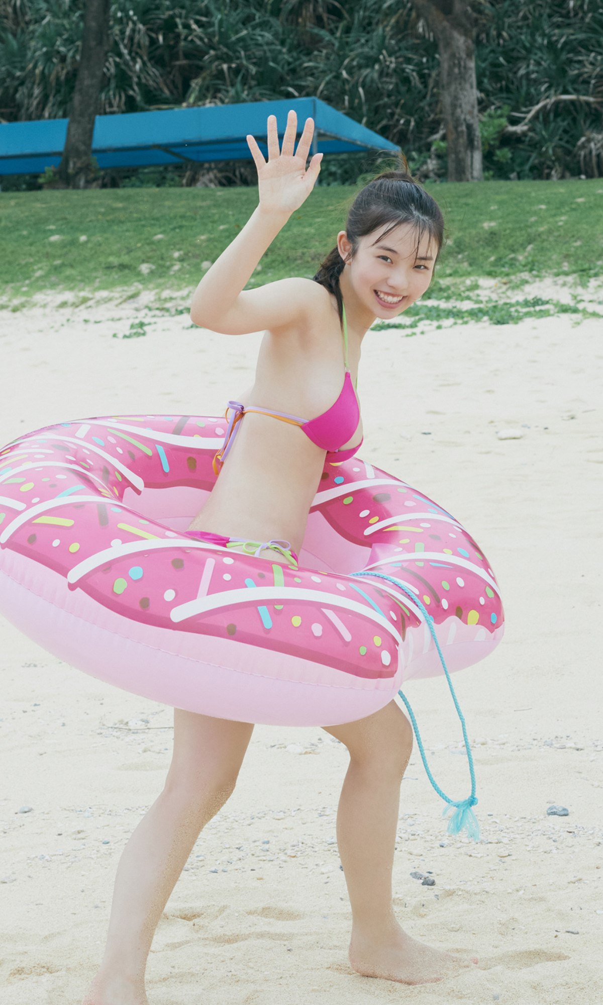 Weekly Photobook 2023 08 07 Hina Kikuchi 菊地姫奈 Enjoy 18 Year Old Summer Vacation 0005 7535872832.jpg