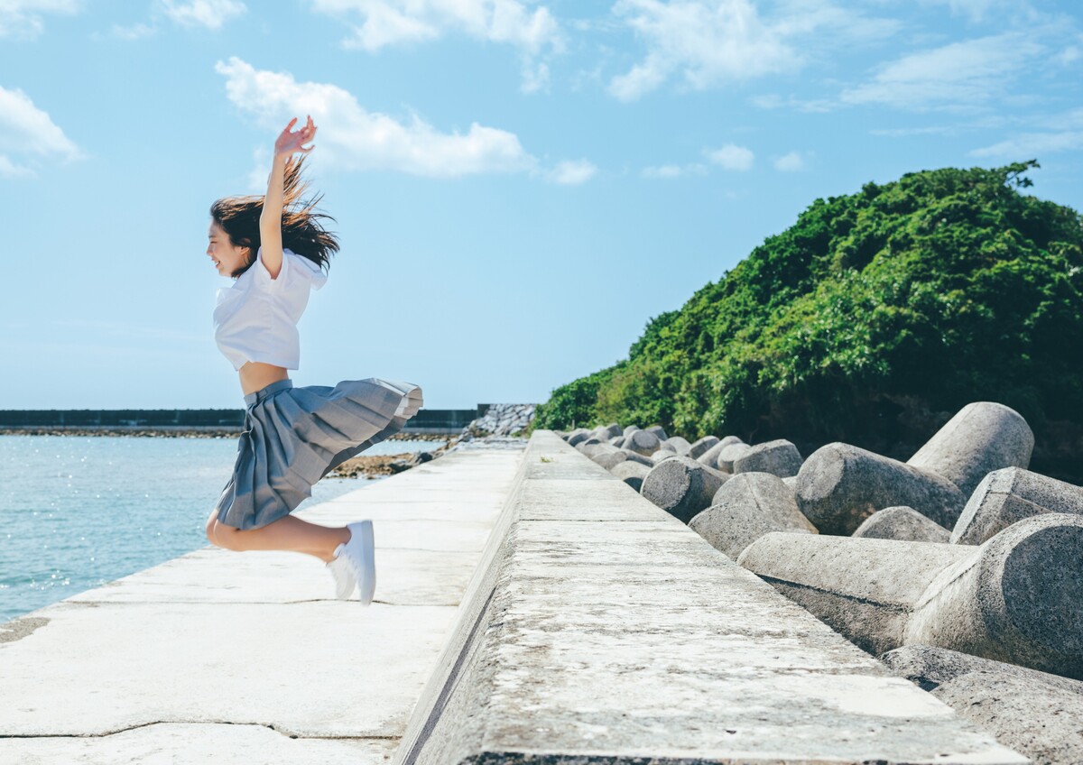 Photobook Hina Kikuchi 菊地姫奈 Photobook Moment B 0050 4968154871.jpg