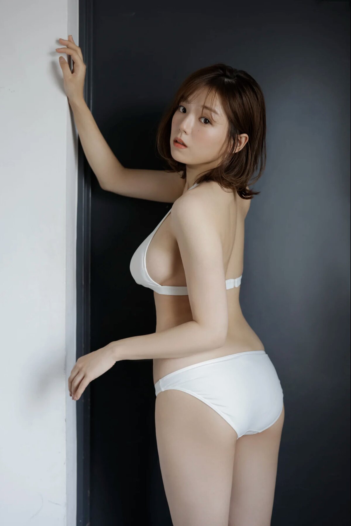 FRIDAYデジタル写真集 2021 12 22 Ai Shinozaki 篠崎愛 Undisclosed Selection 22 Cuts 0020 8776831366.jpg