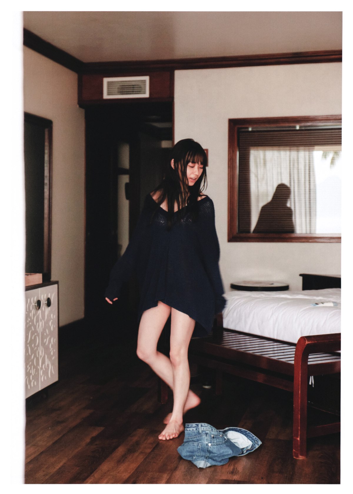 Photobook 2020 11 10 Ayane Suzuki 鈴木絢音 1st Photobook The Angle Of The Light 0089 3328009946.jpg