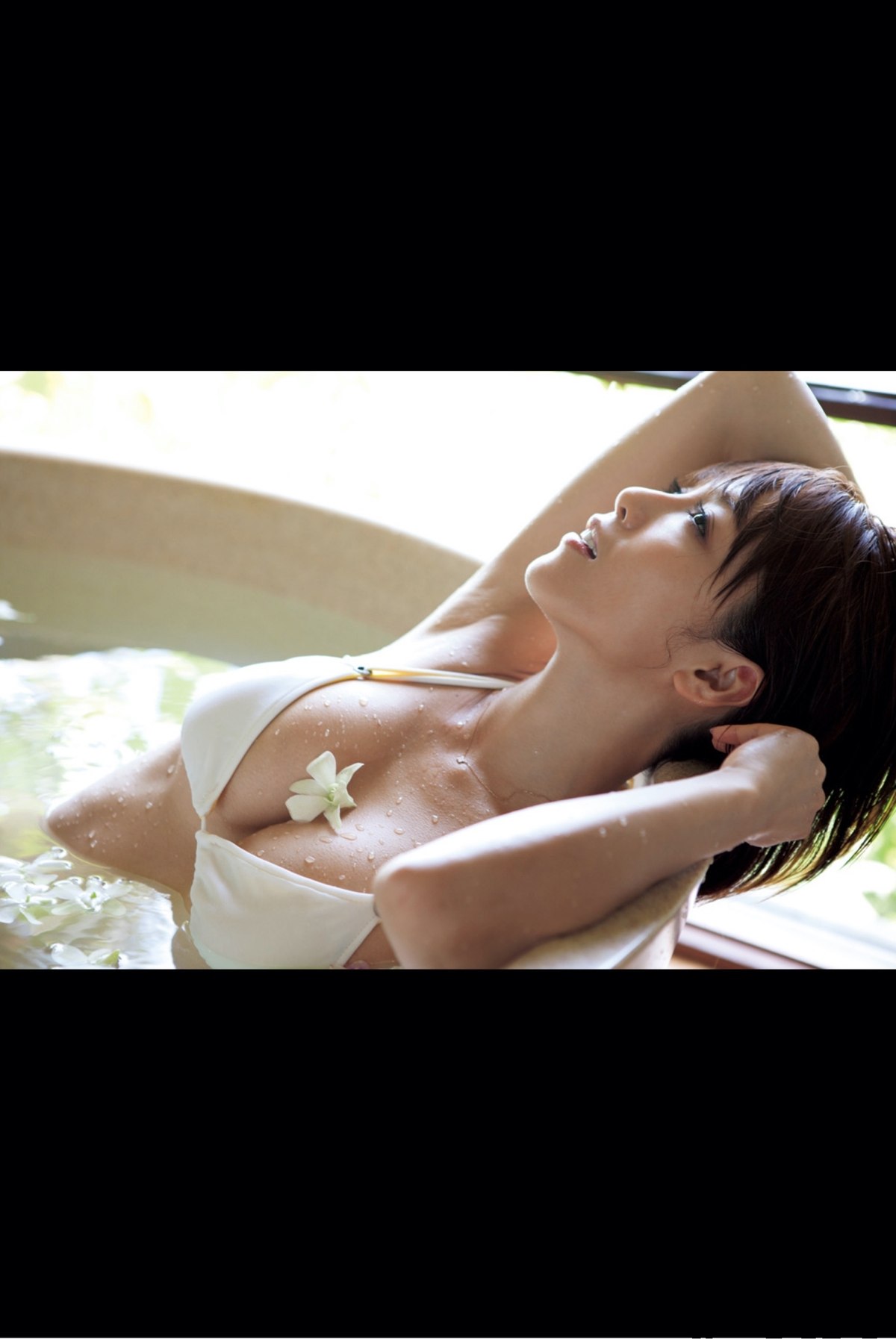 BOMB Photobook 2012 08 30 Yumiko Shaku 釈由美子 I Am 0071 7778099321.jpg