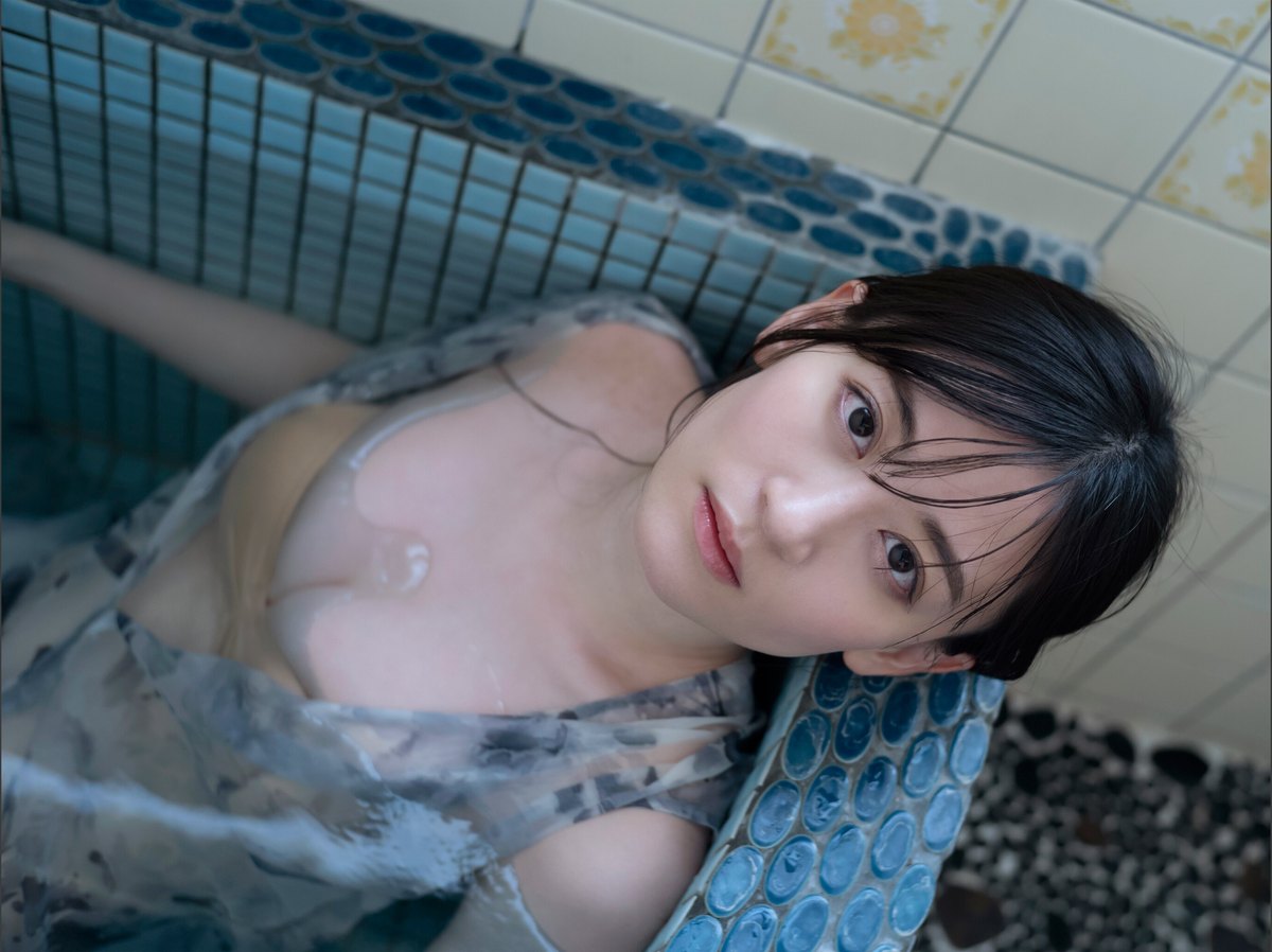 Weekly Gendai Photobook 2023 07 28 Kei Jonishi 上西恵 Landed Mermaid 0081 1931112945.jpg