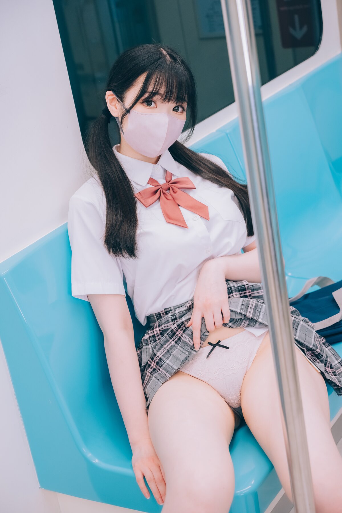 DL Version Photo Collection Shimo chan しもちゃんの Crush Train B 0005 9366416181.jpg