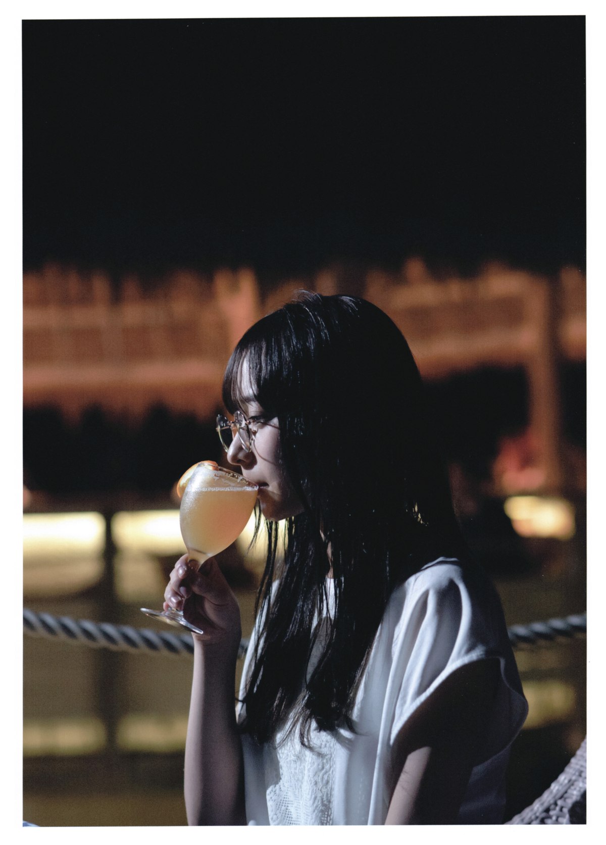 Photobook 2020 11 10 Ayane Suzuki 鈴木絢音 1st Photobook The Angle Of The Light 0055 7640245998.jpg