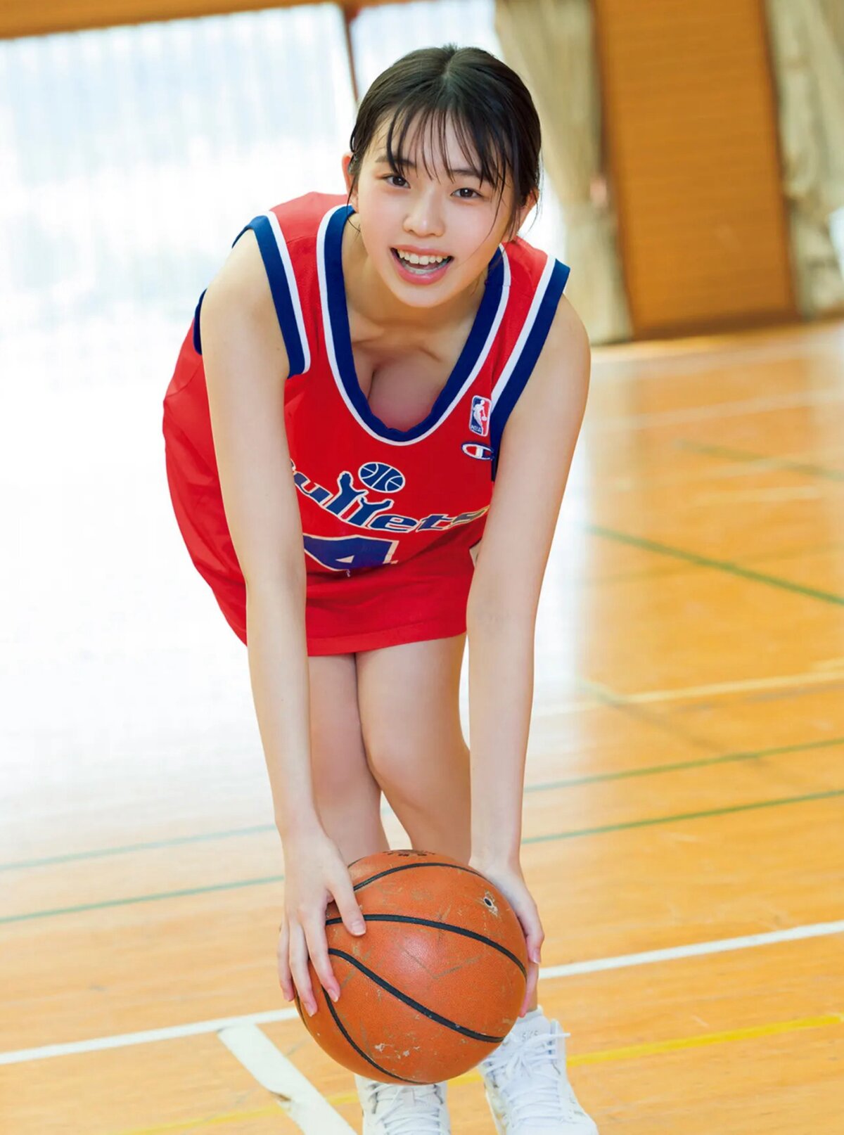 FRIDAYデジタル写真集 2022 04 07 Hina Kikuchi 菊地姫奈 Japans Most Dazzling 17 Year old 0004 6507741057.jpg