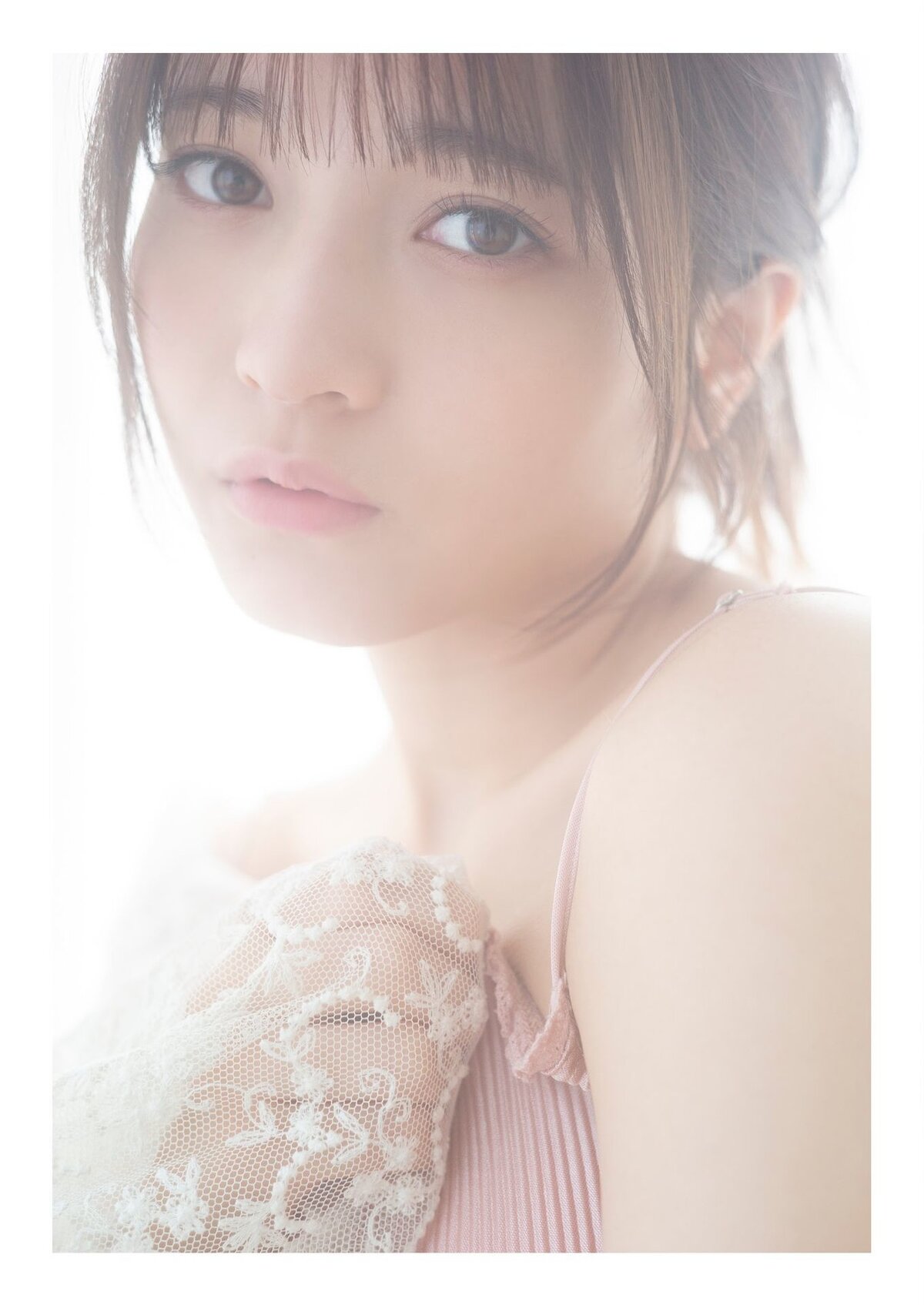 Digital Limited YJ PHOTO BOOK 2023 06 01 Kurosaki Nanako 黒嵜菜々子 Peel The Apple Photobook Sono Mukou 0022 2908942547.jpg