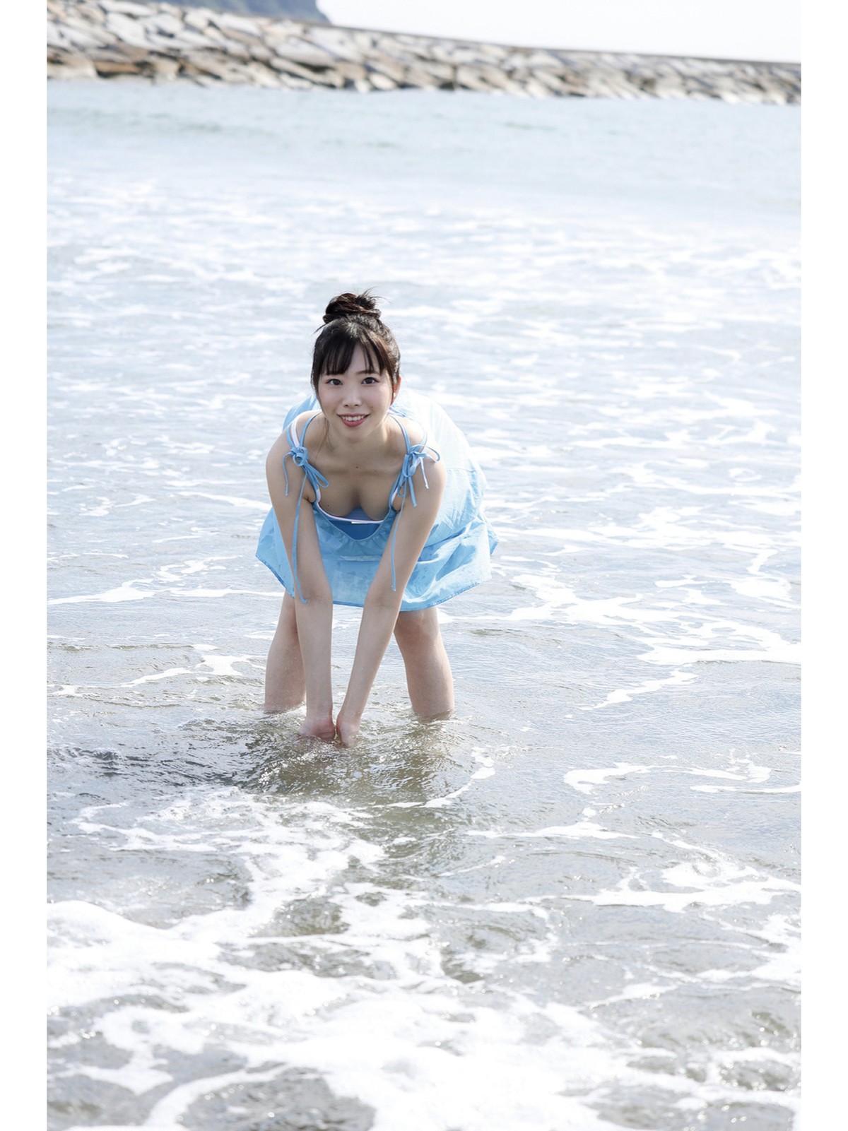 Photobook 2022 09 09 Kozue Minami 美波こづえ Sound Of Waves 0004 7163810758.jpg