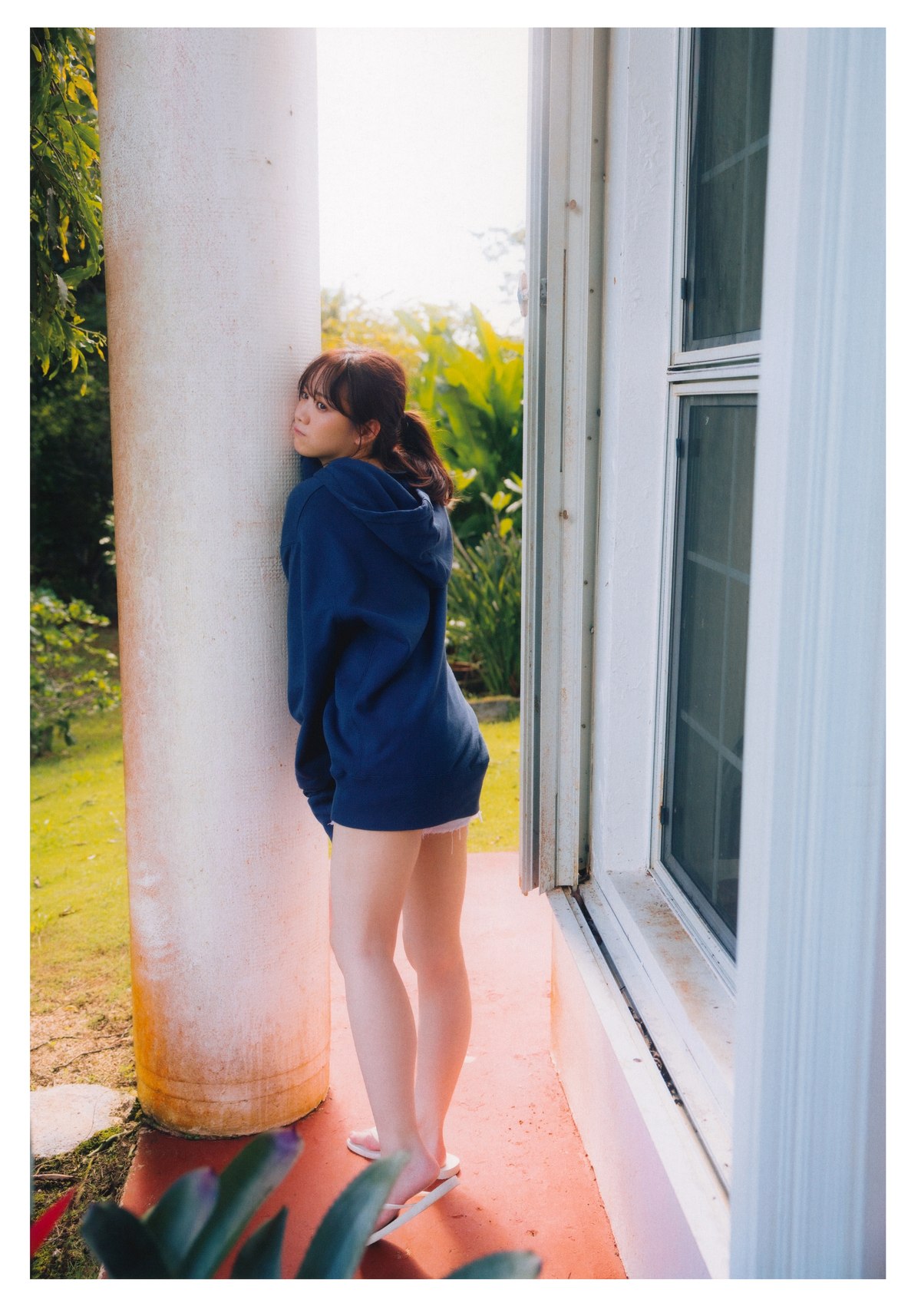 Photobook 2023 08 01 Mayu Tamura 田村真佑 1st Photobook The Moment I Fell In Love B 0028 1364289891.jpg