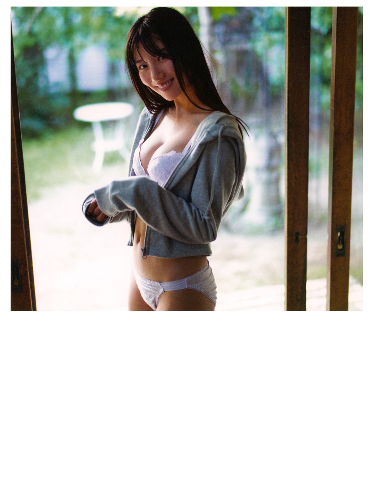 Photobook 2022 03 01 Hina Kawata 河田陽菜 1st Photobook Order Of Memories B 0066 2841961552.jpg