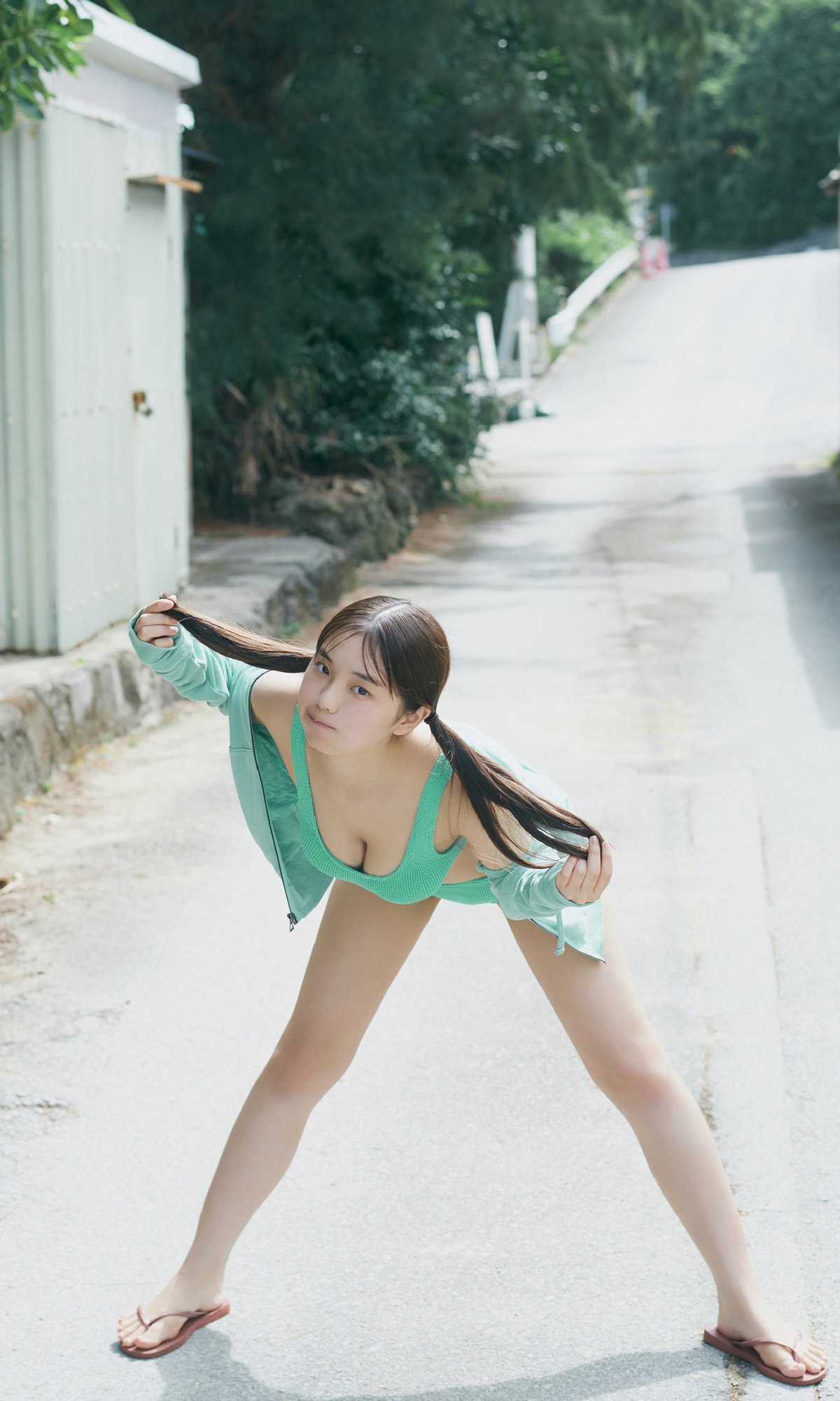 Weekly Photobook 2023 08 07 Hina Kikuchi 菊地姫奈 Enjoy 18 Year Old Summer Vacation 0042 5886839936.jpg