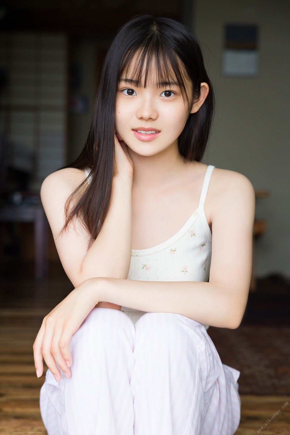 Photobook 2022 07 25 Kohaku Shida 志田こはく Umimachi No Houkago Spisan Gravure Photo Book 0027 2993176321.jpg