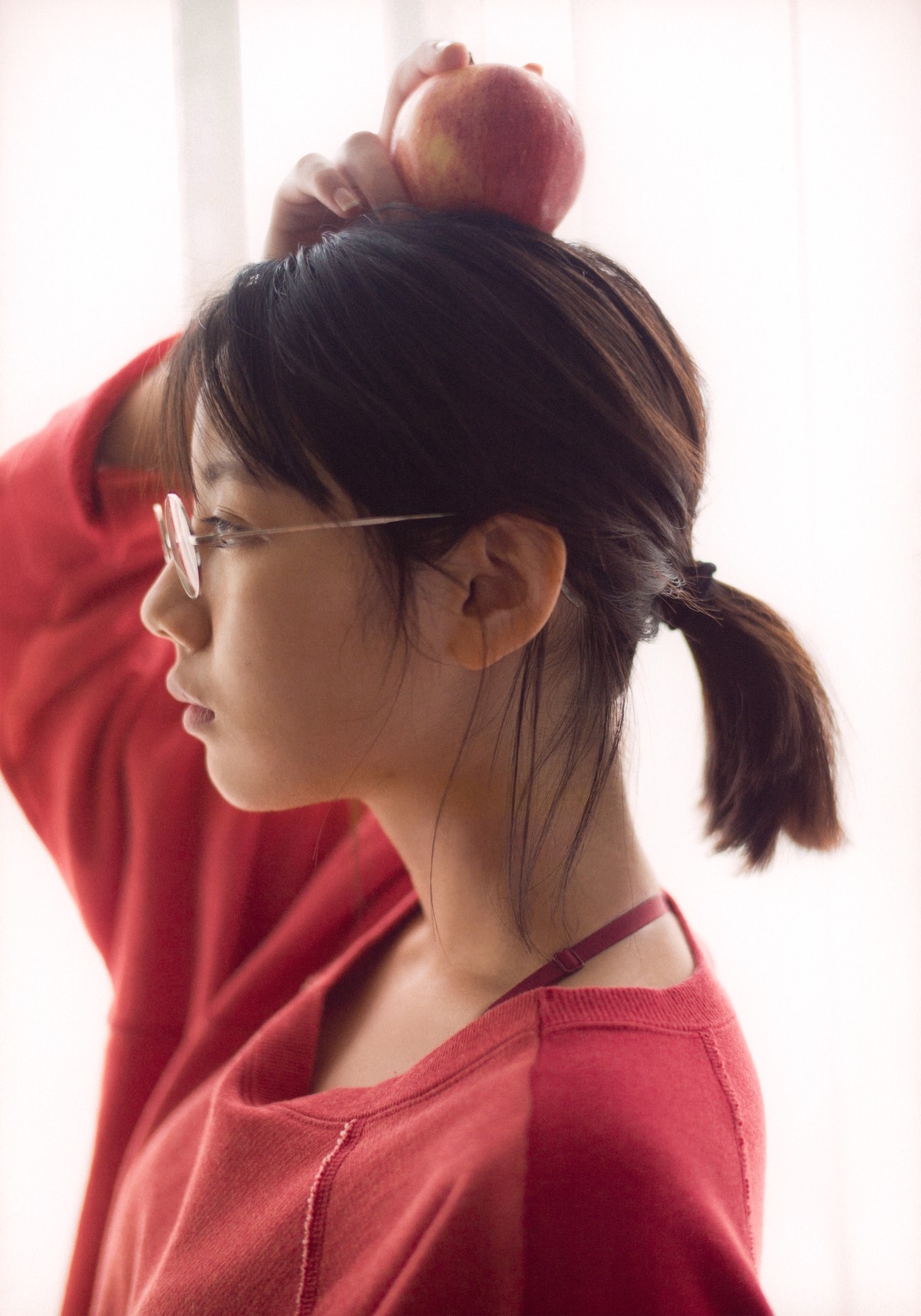 Photobook 2019 01 17 Miho Watanabe 渡邉美穂 1st Photobook Hidamari 0103 6418916230.jpg