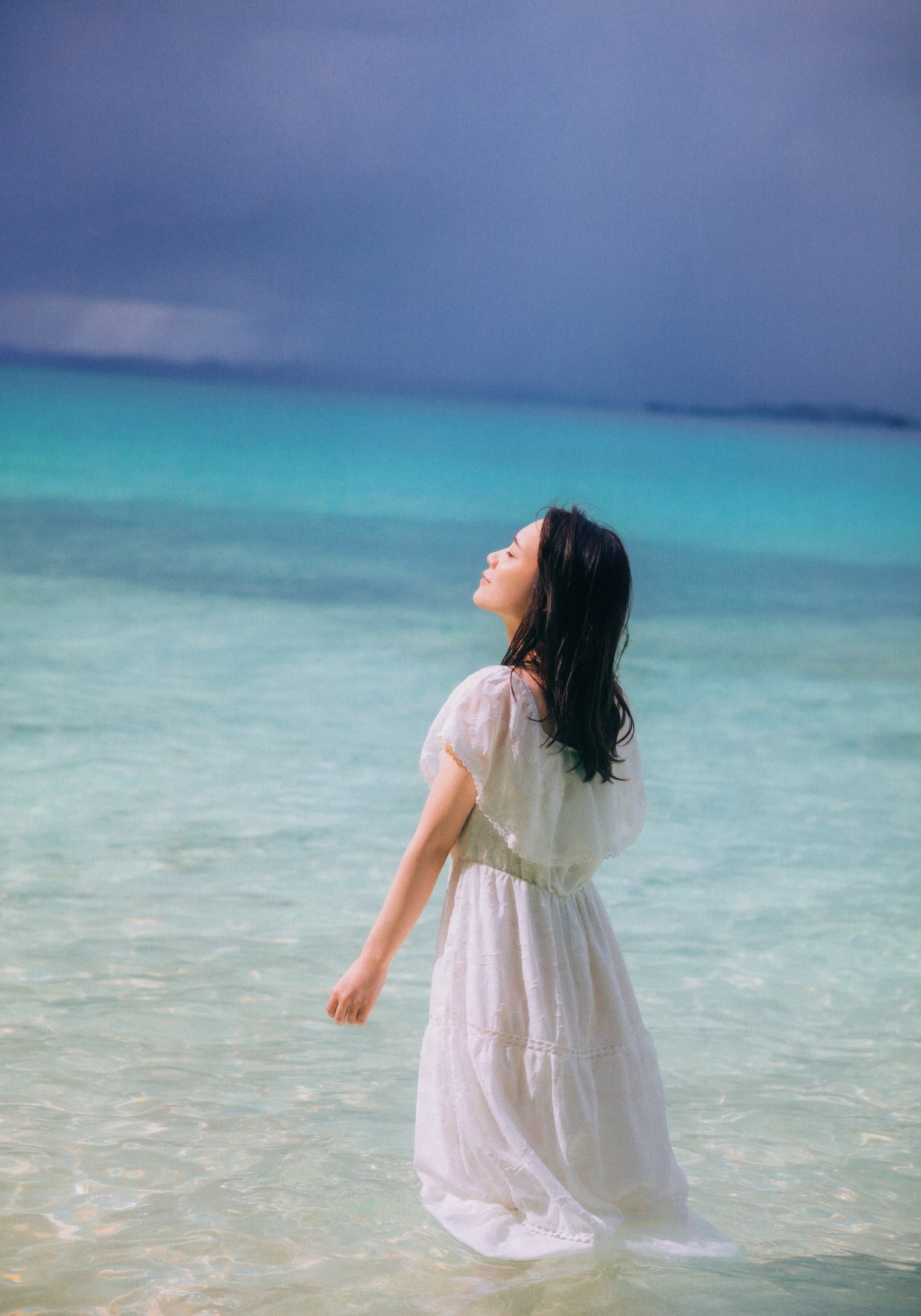 Photobook 2023 08 01 Mayu Tamura 田村真佑 1st Photobook The Moment I Fell In Love A 0014 9604248979.jpg