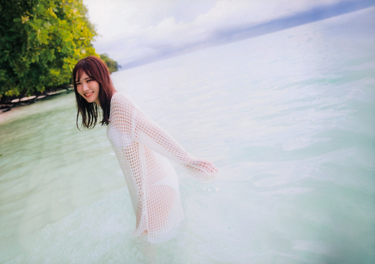 Photobook 2023 08 01 Mayu Tamura 田村真佑 1st Photobook The Moment I Fell In Love A 0019 1350522279.jpg