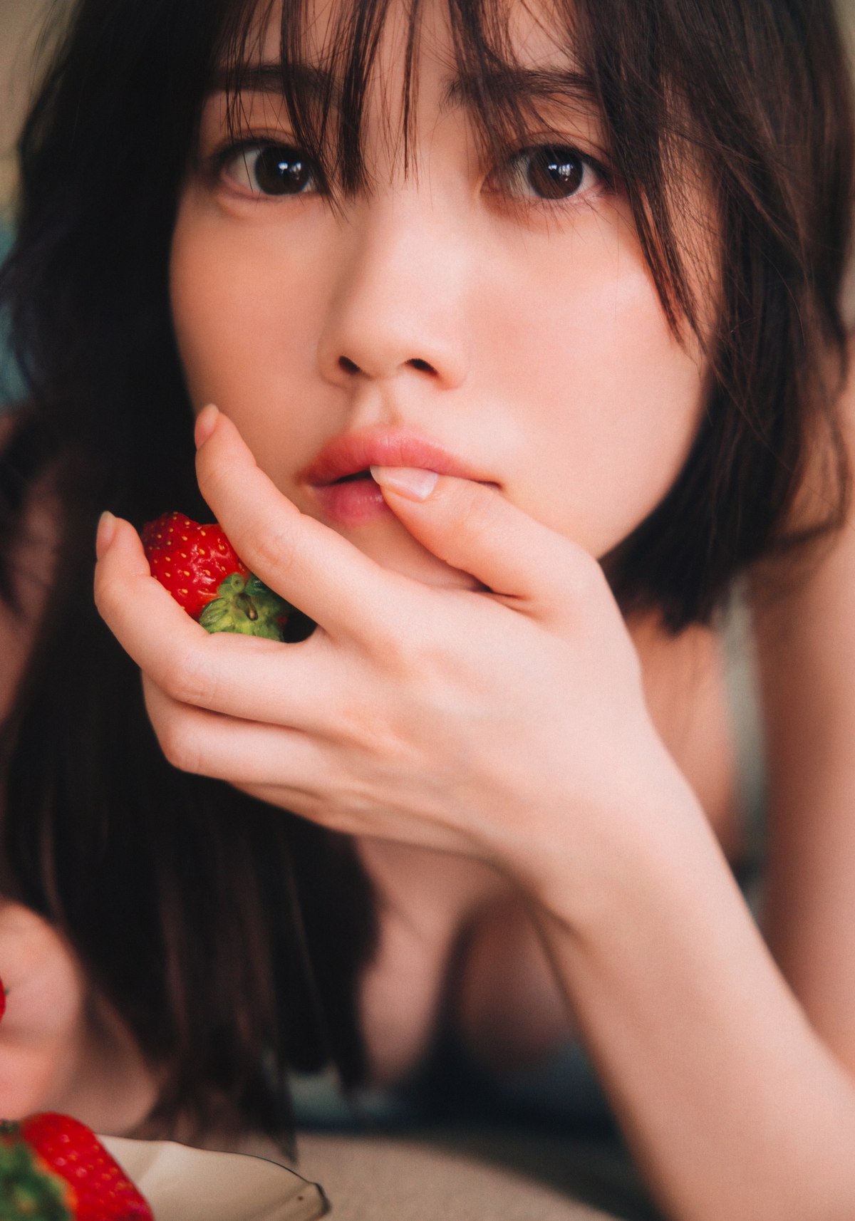 Photobook 2023 08 01 Mayu Tamura 田村真佑 1st Photobook The Moment I Fell In Love B 0046 6964381272.jpg