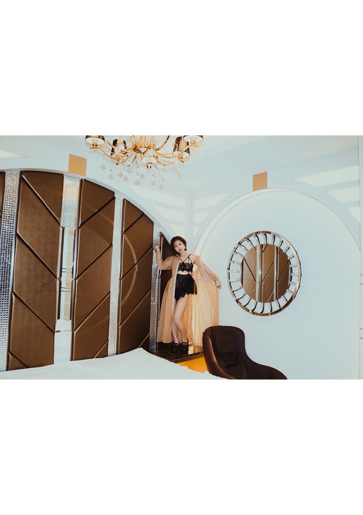 Photobook Minami Kojima 小島みなみ Escape No Watermark 0050 0162777856.jpg