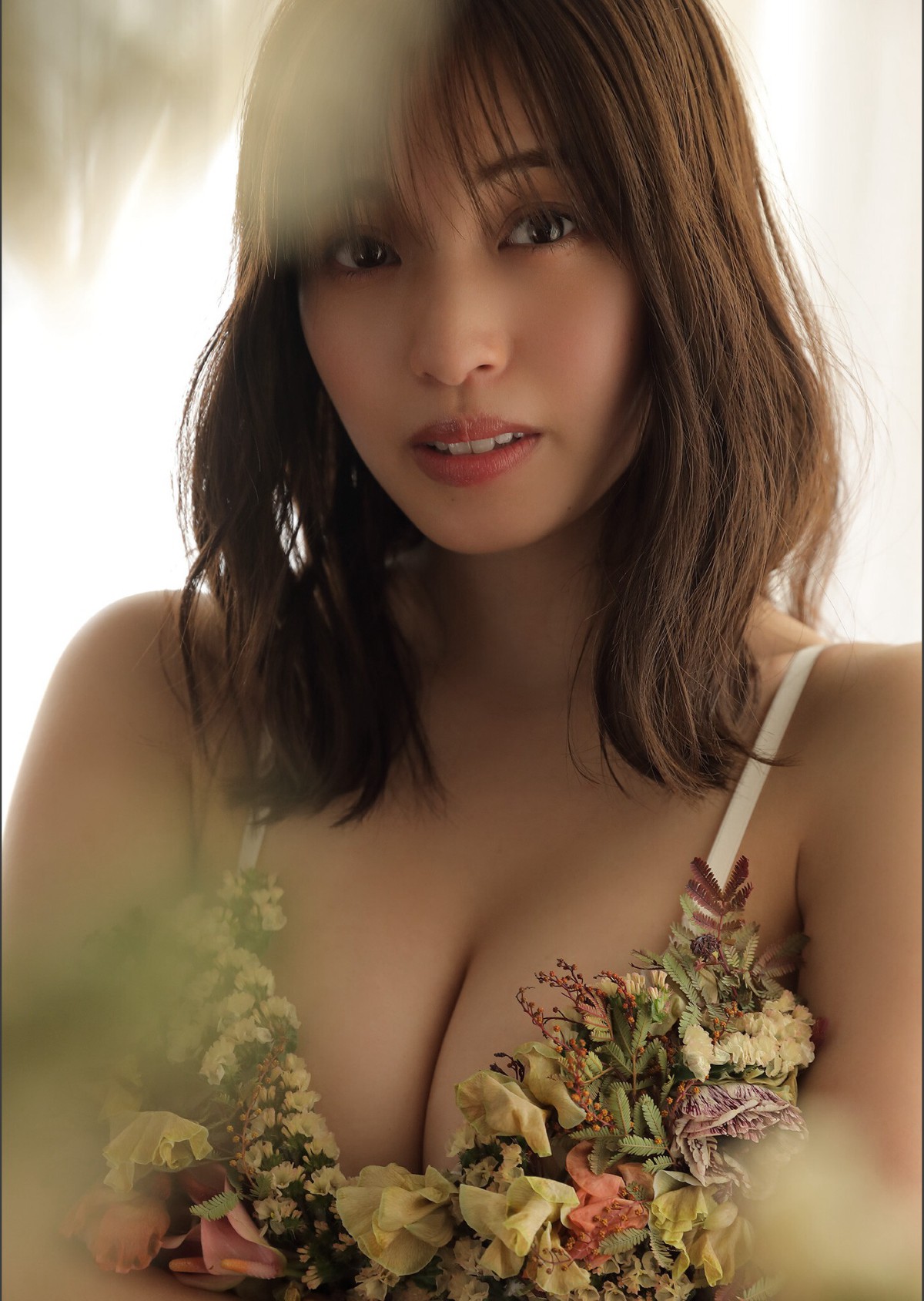 Photobook 2023 04 24 Miyu Murashima 村島未悠 Signs Of Summer Spisan Gravure Photo Book 0036 5697577461.jpg
