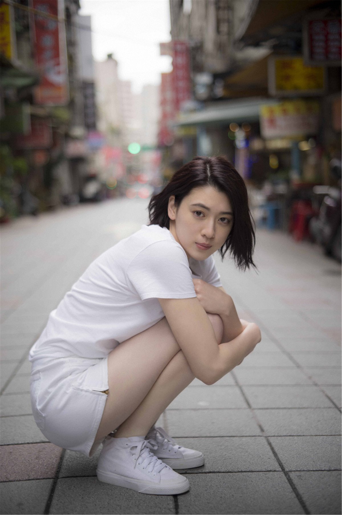 Photobook 2018 04 15 Ayaka Miyoshi 三吉彩花 Across The Sky 0065 2192926755.jpg