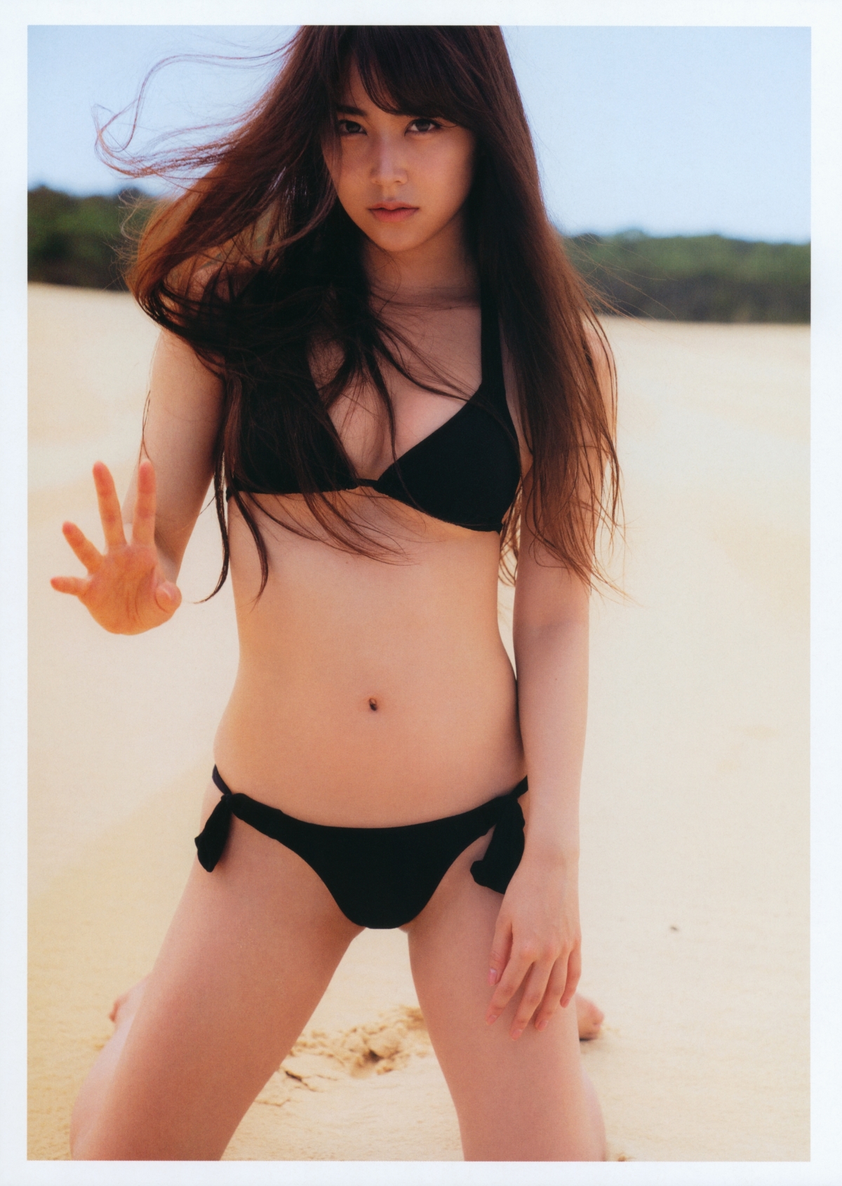 Photobook Miru Shiroma 白間美瑠 LOVE RUSH 0111 9220812994.jpg
