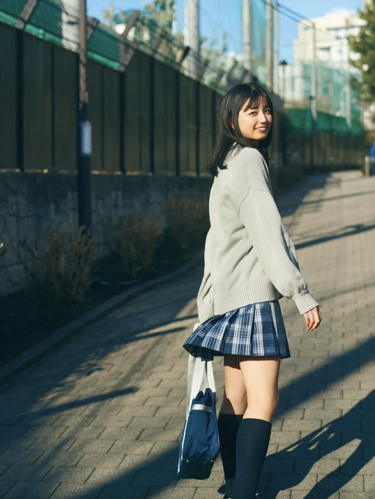 FRIDAYデジタル写真集 2023 04 27 Nogizaka46 Mao Ioki 五百城茉央 Innocent Blue Exclusive Shot Of 17 year old Sparkle 0001 6659392094.jpg