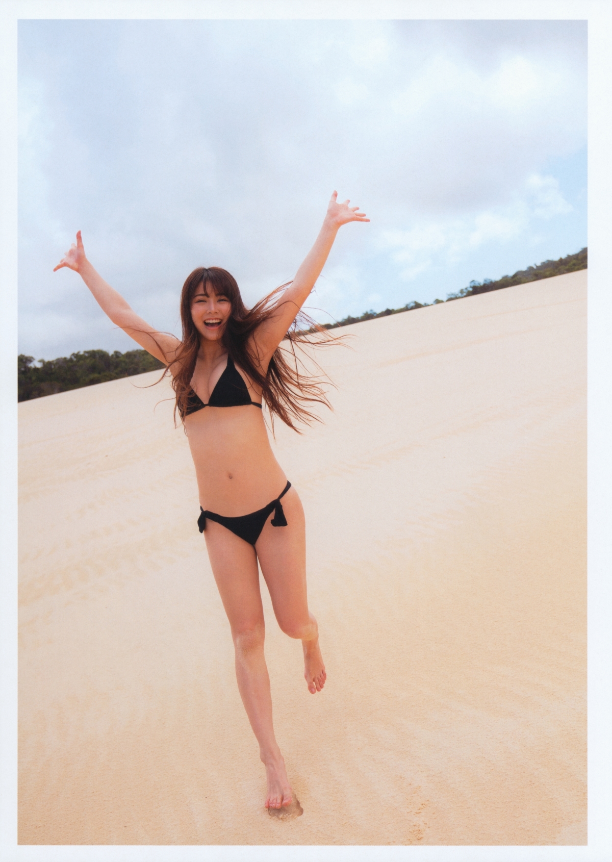 Photobook Miru Shiroma 白間美瑠 LOVE RUSH 0109 6979063073.jpg