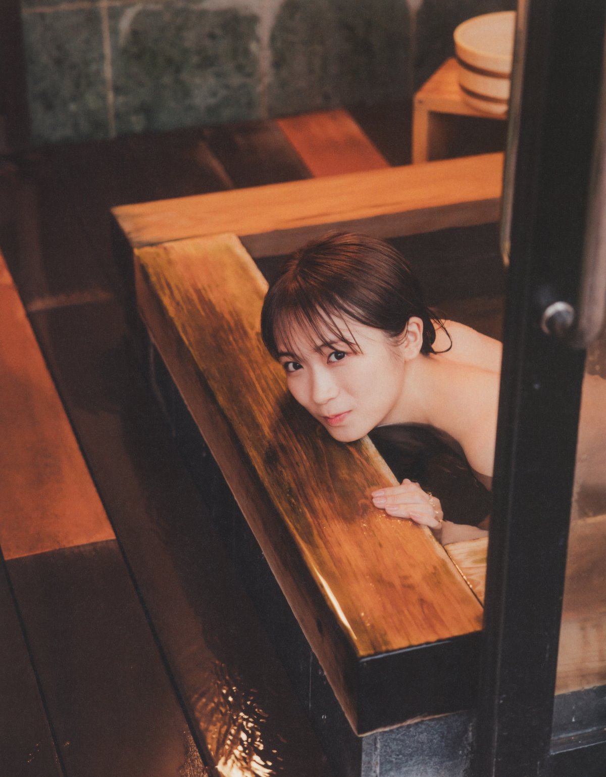 Photobook 2023 02 21 Manatsu Akimoto 秋元真夏 Graduation Commemorative Photo Book 0053 9013937945.jpg