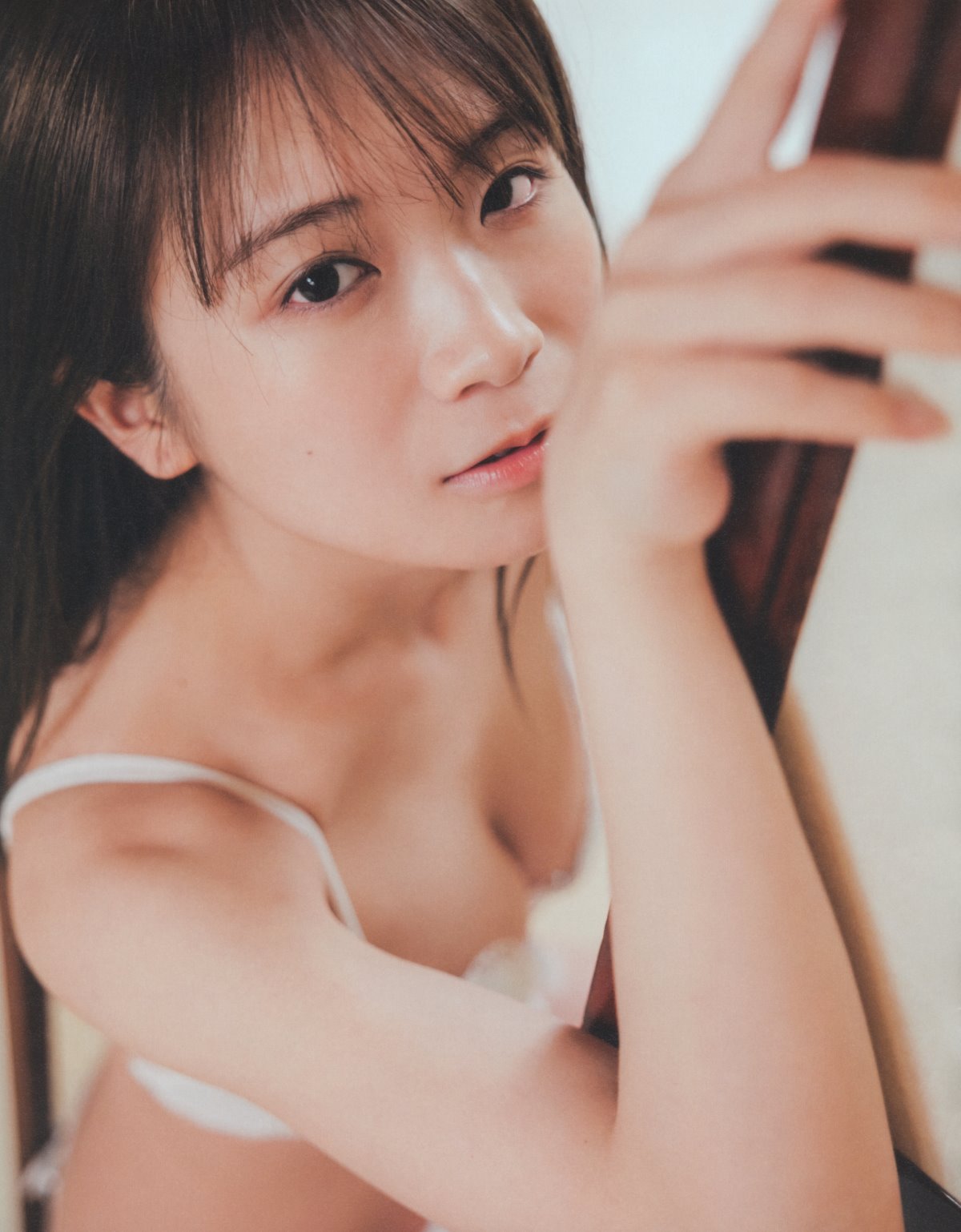 Photobook 2023 02 21 Manatsu Akimoto 秋元真夏 Graduation Commemorative Photo Book 0058 1266070824.jpg