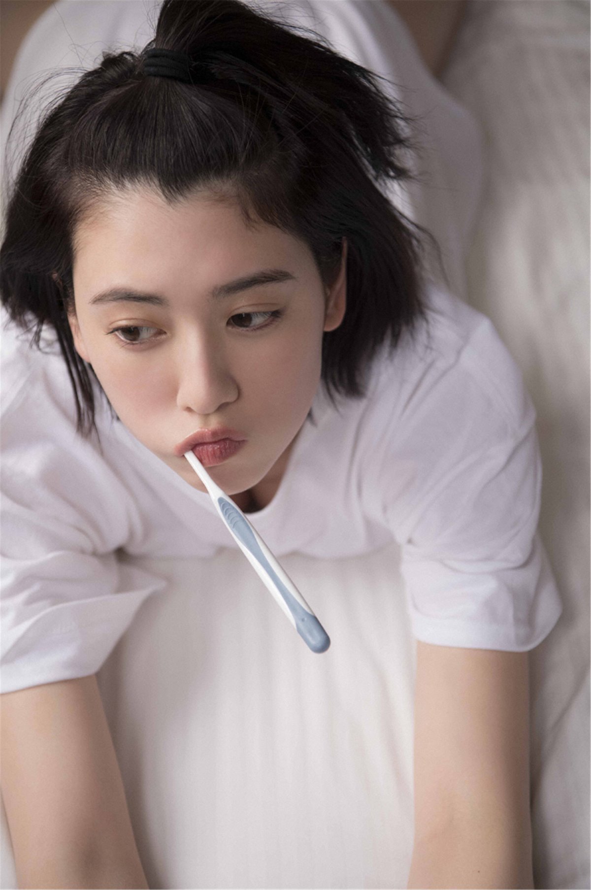 Photobook 2018 04 15 Ayaka Miyoshi 三吉彩花 Across The Sky 0025 4024505088.jpg