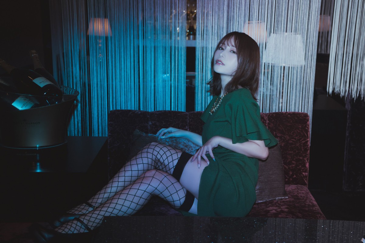 Weekly Photobook Mayuki Ito 伊藤舞雪 LadyMary 04 0090 0390252352.jpg