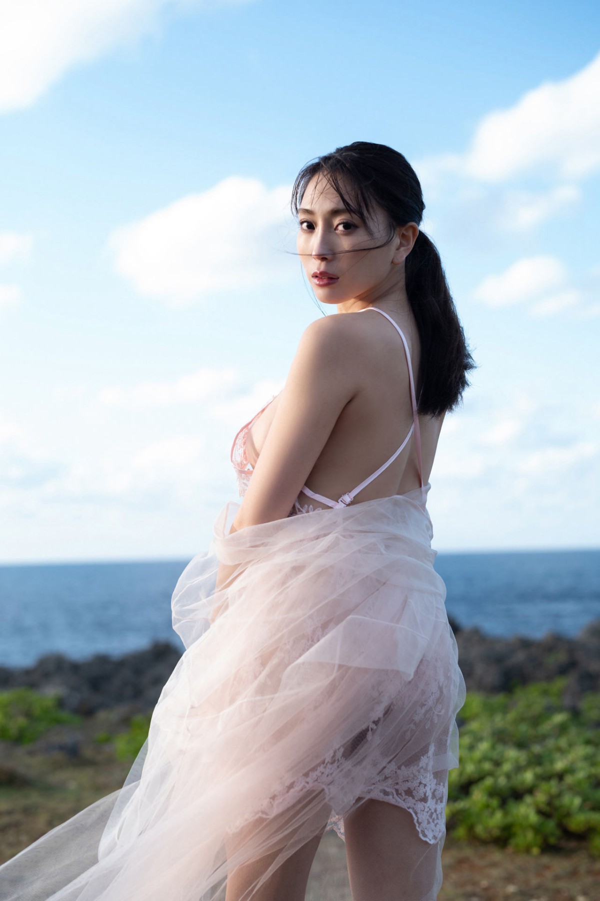 FRIDAY Digital Photobook 2023 03 20 Tomomi Morisaki 森咲智美 Nectar Vol 2 0001 6586895942.jpg